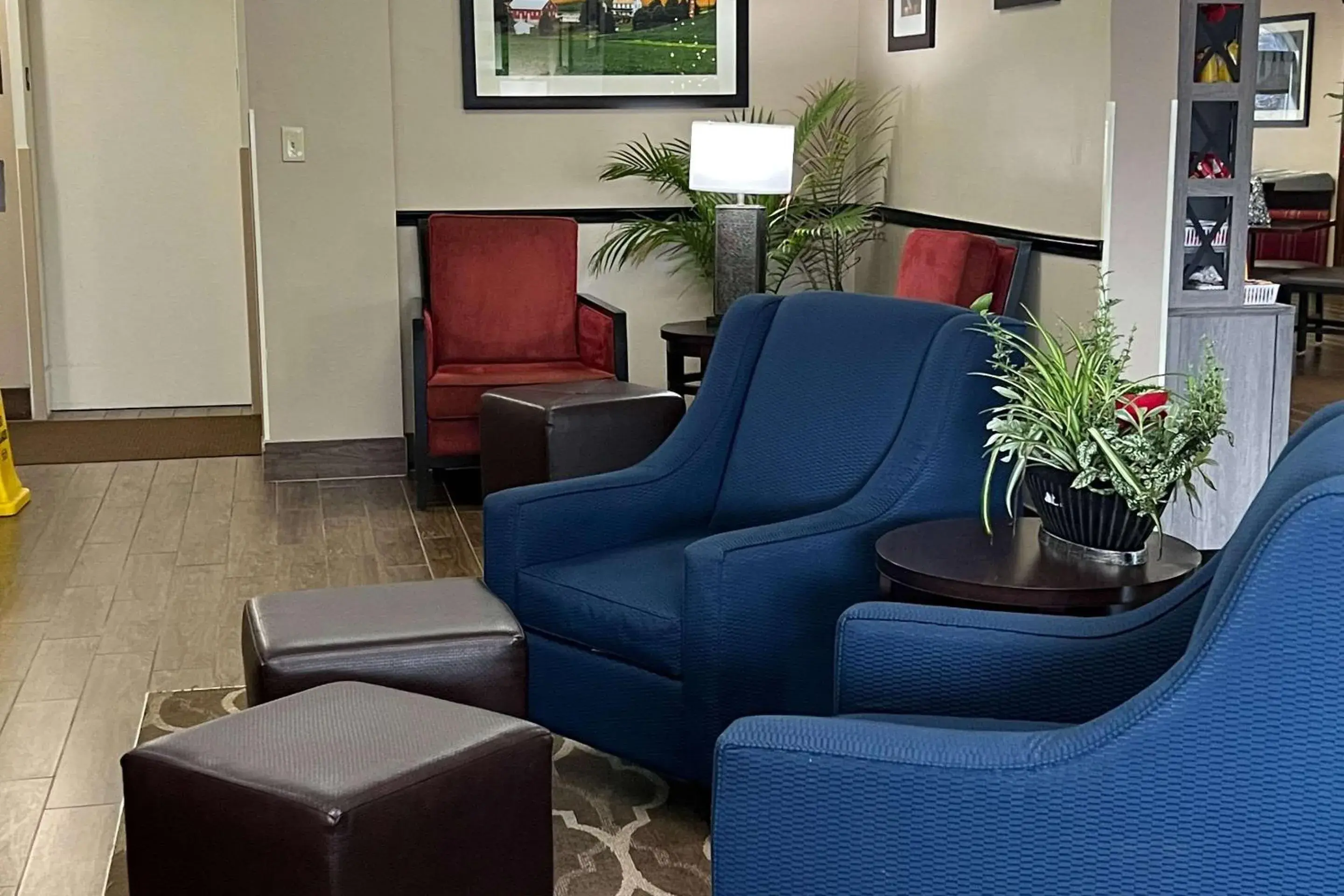 Lobby or reception in Comfort Inn & Suites Wilkes Barre - Arena Lobby or reception in Comfort Inn & Suites Wilkes Barre - Arena