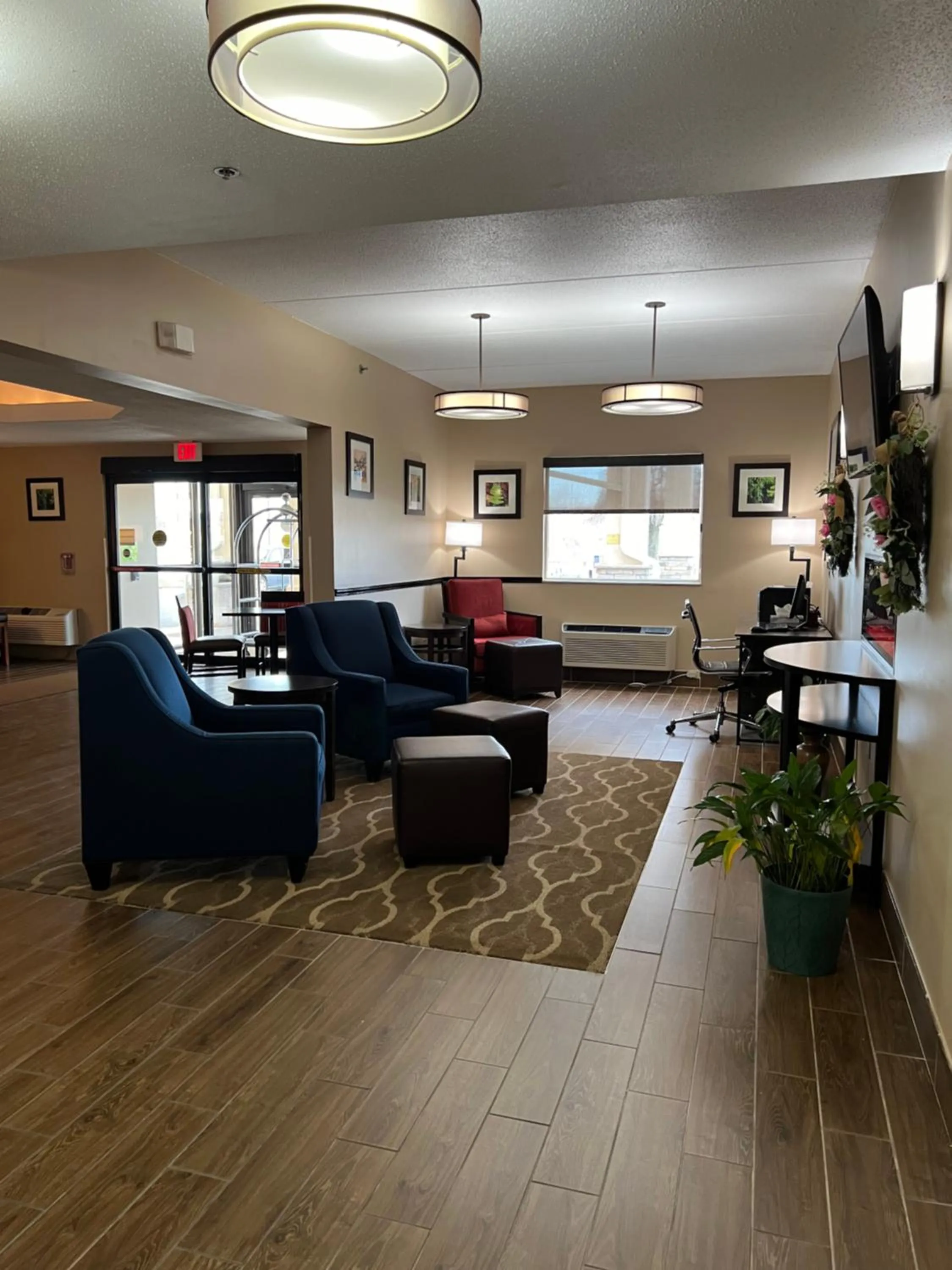 Seating area in Comfort Inn & Suites Wilkes Barre - Arena