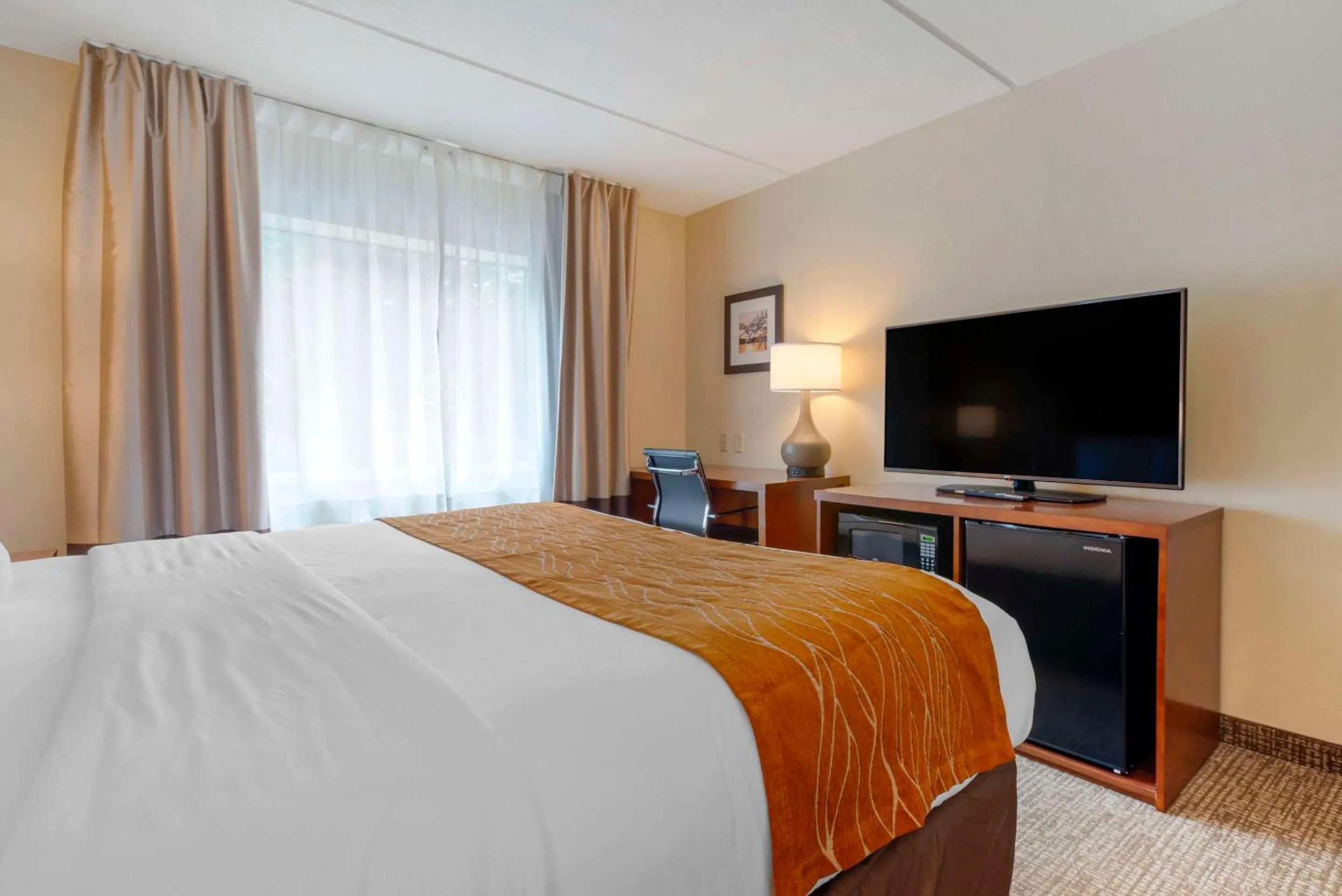 Bedroom, Bed in Comfort Inn & Suites Wilkes Barre - Arena