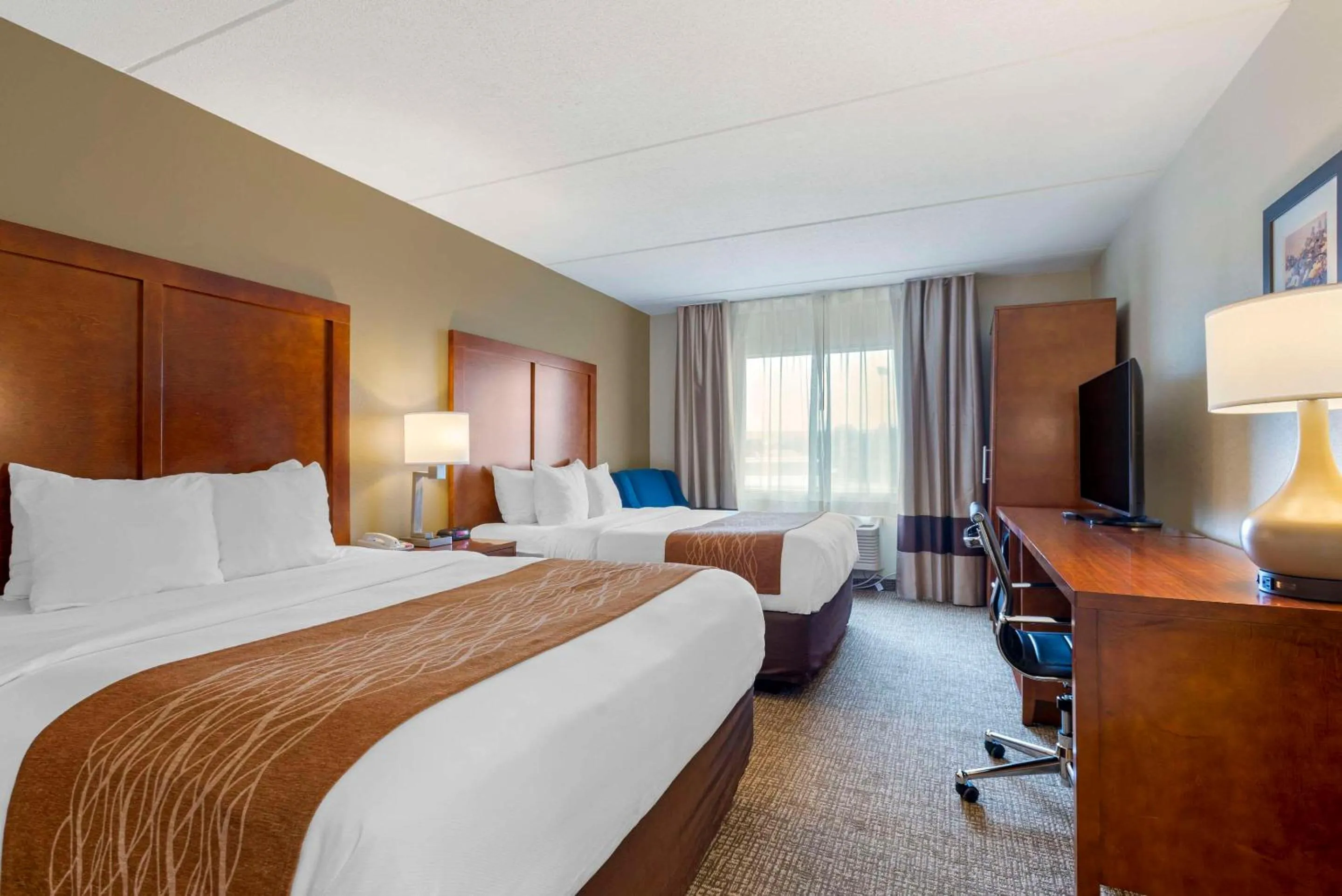 Bedroom, Bed in Comfort Inn & Suites Wilkes Barre - Arena