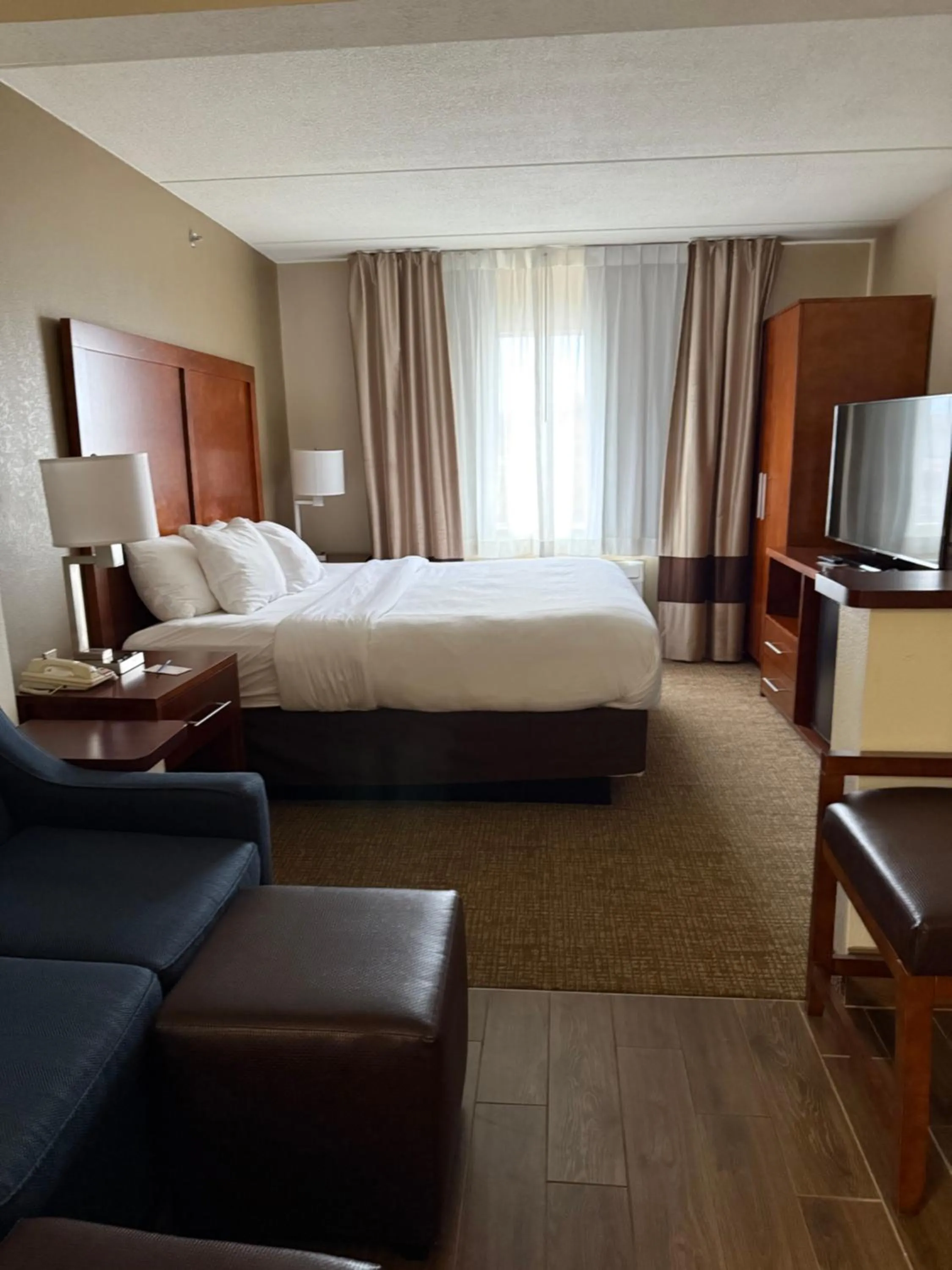 Bed in Comfort Inn & Suites Wilkes Barre - Arena