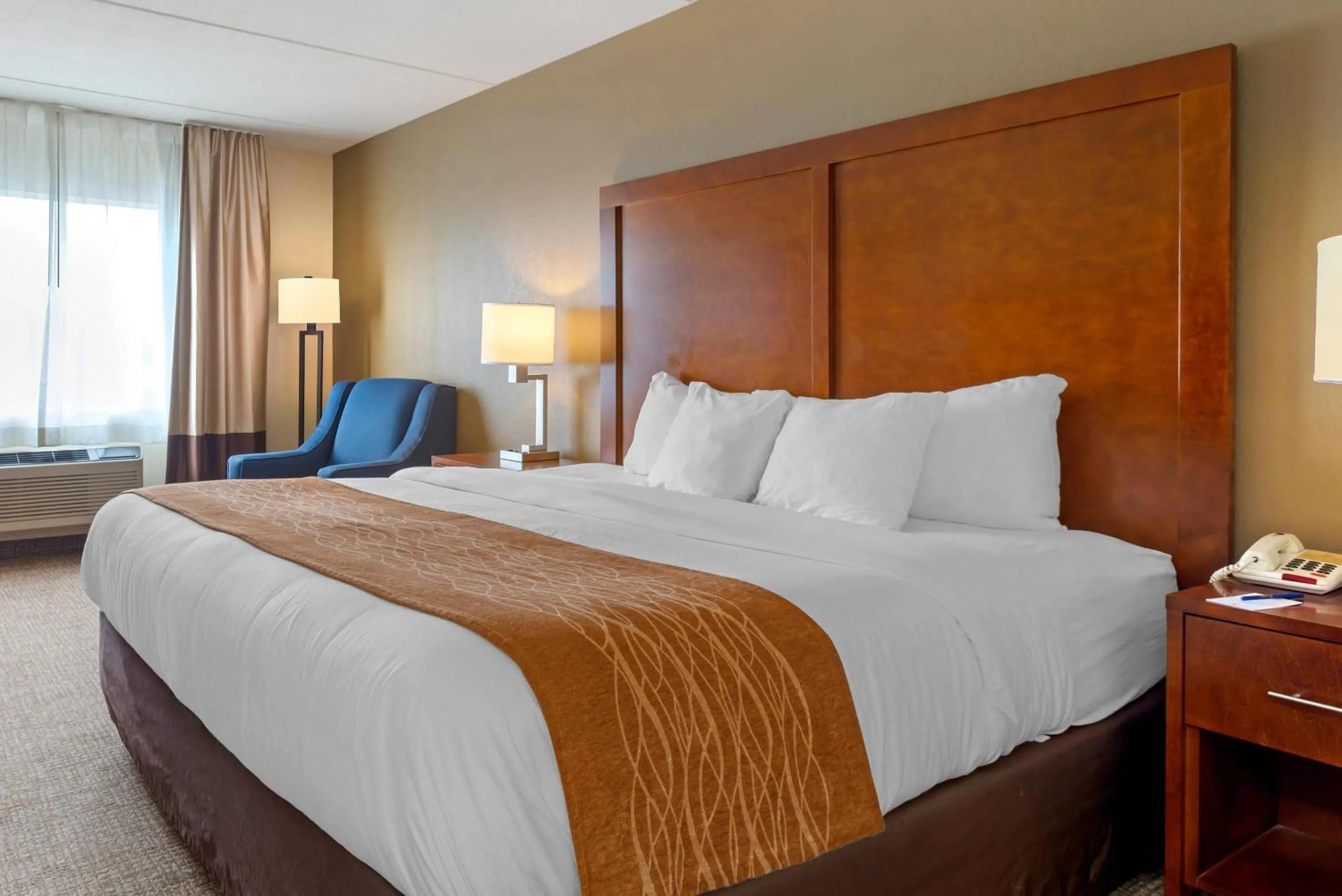 Bedroom, Bed in Comfort Inn & Suites Wilkes Barre - Arena