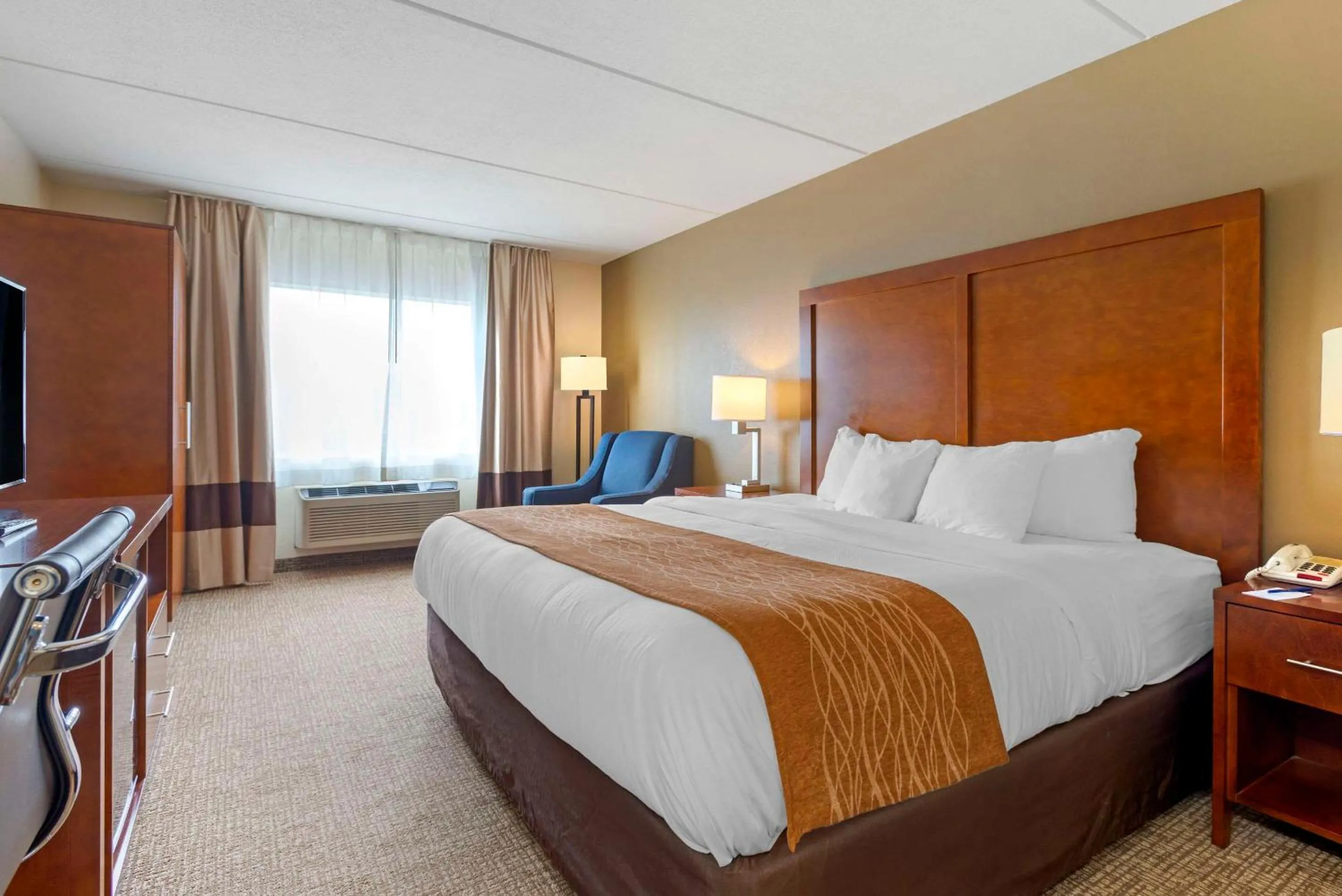 Bedroom, Bed in Comfort Inn & Suites Wilkes Barre - Arena