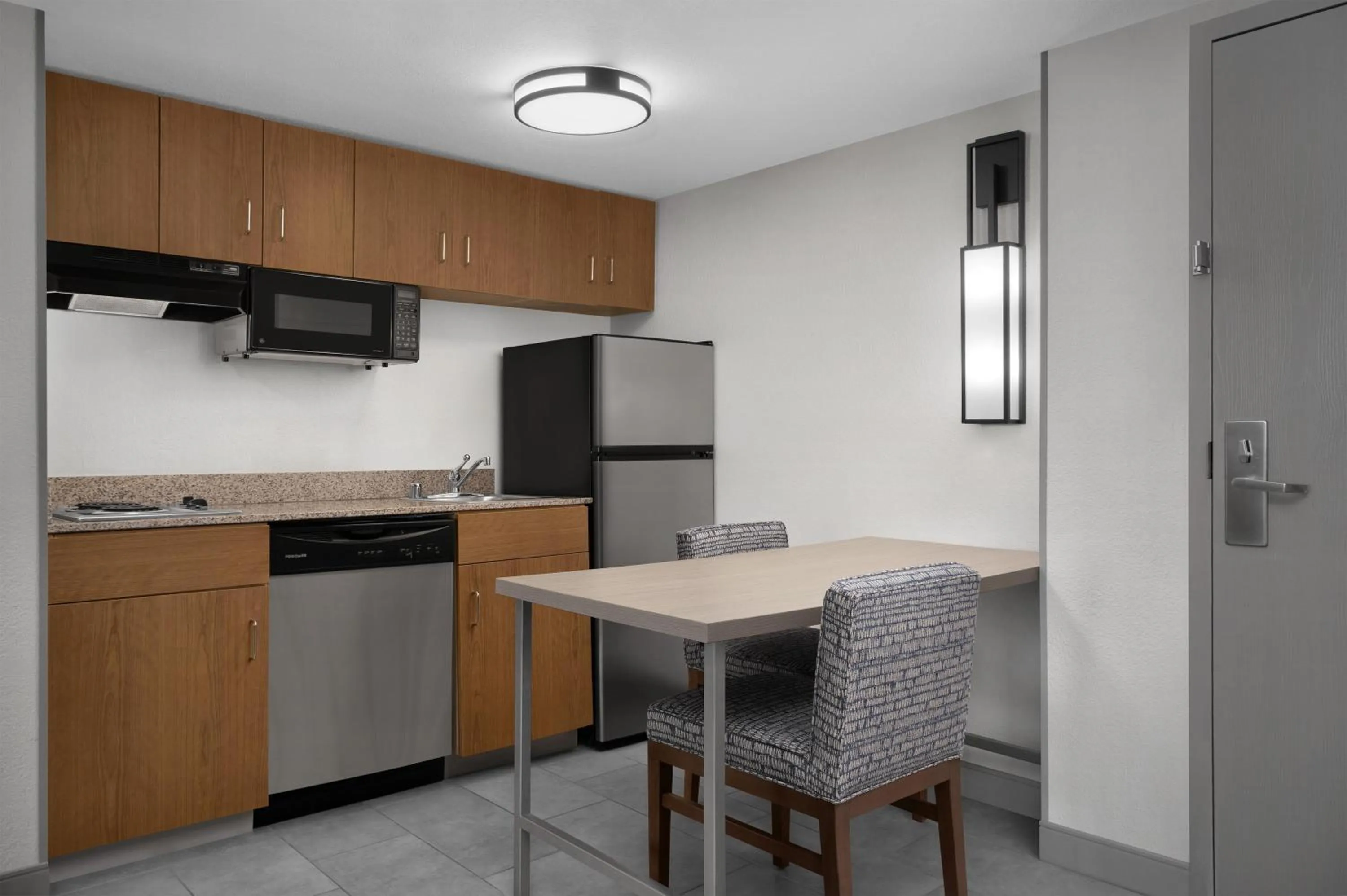 Kitchen or kitchenette in Hampton Inn & Suites Denver-Cherry Creek