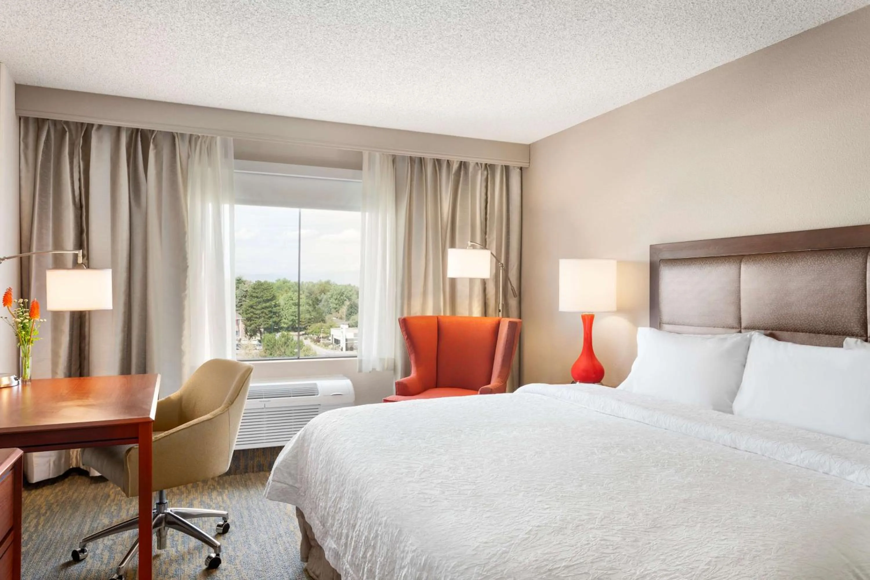 Bed in Hampton Inn & Suites Denver-Cherry Creek