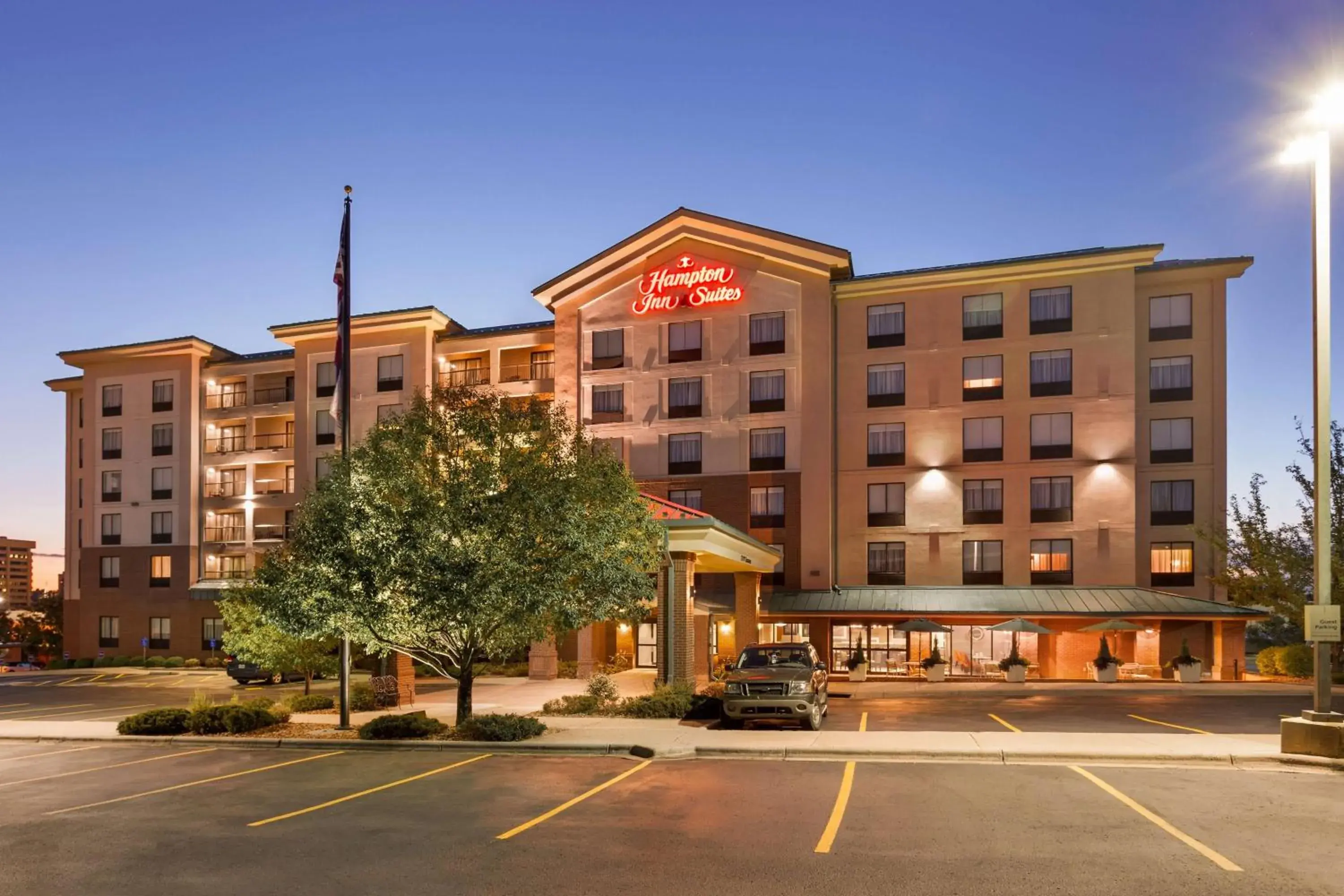 Property building in Hampton Inn & Suites Denver-Cherry Creek Property building in Hampton Inn & Suites Denver-Cherry Creek