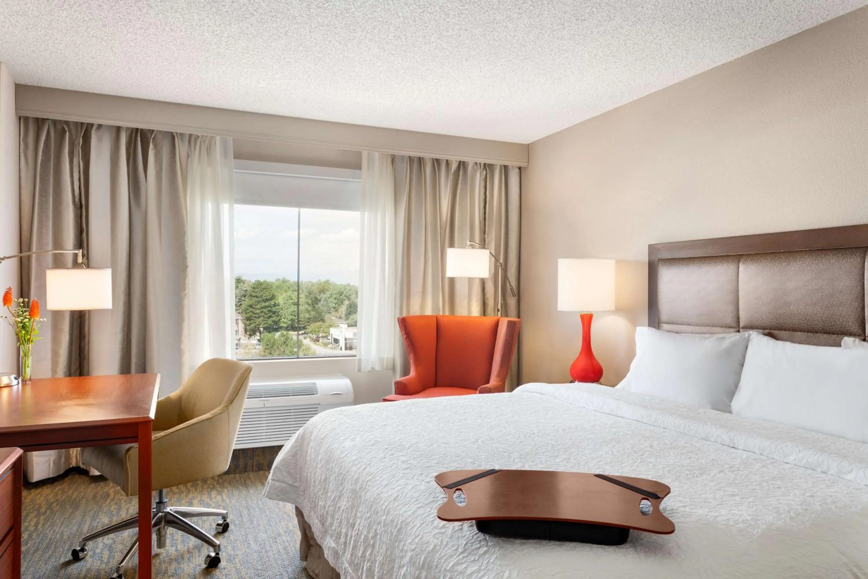 Bed in Hampton Inn & Suites Denver-Cherry Creek