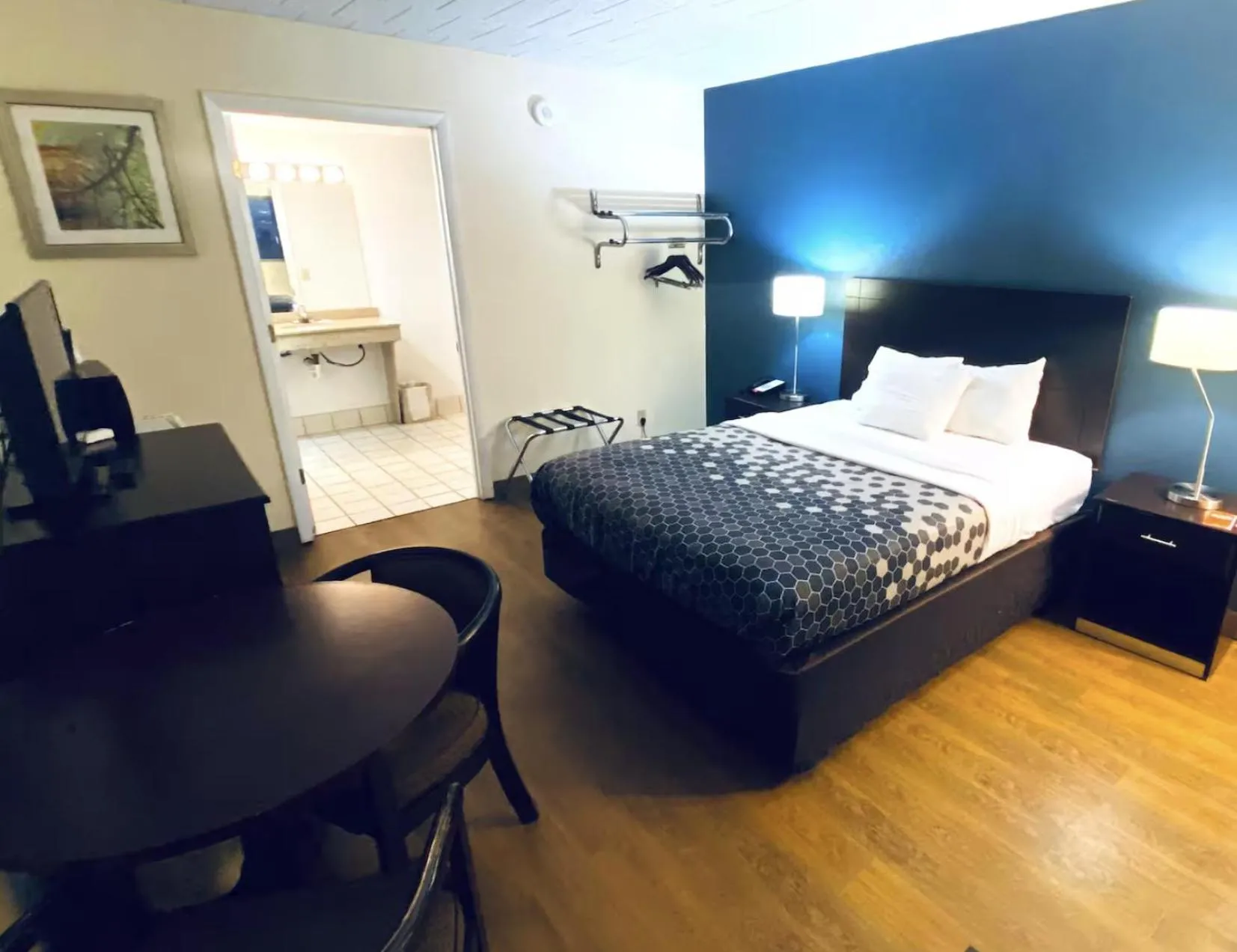 Bed in Travelodge by Wyndham Shamokin Dam/Selinsgrove
