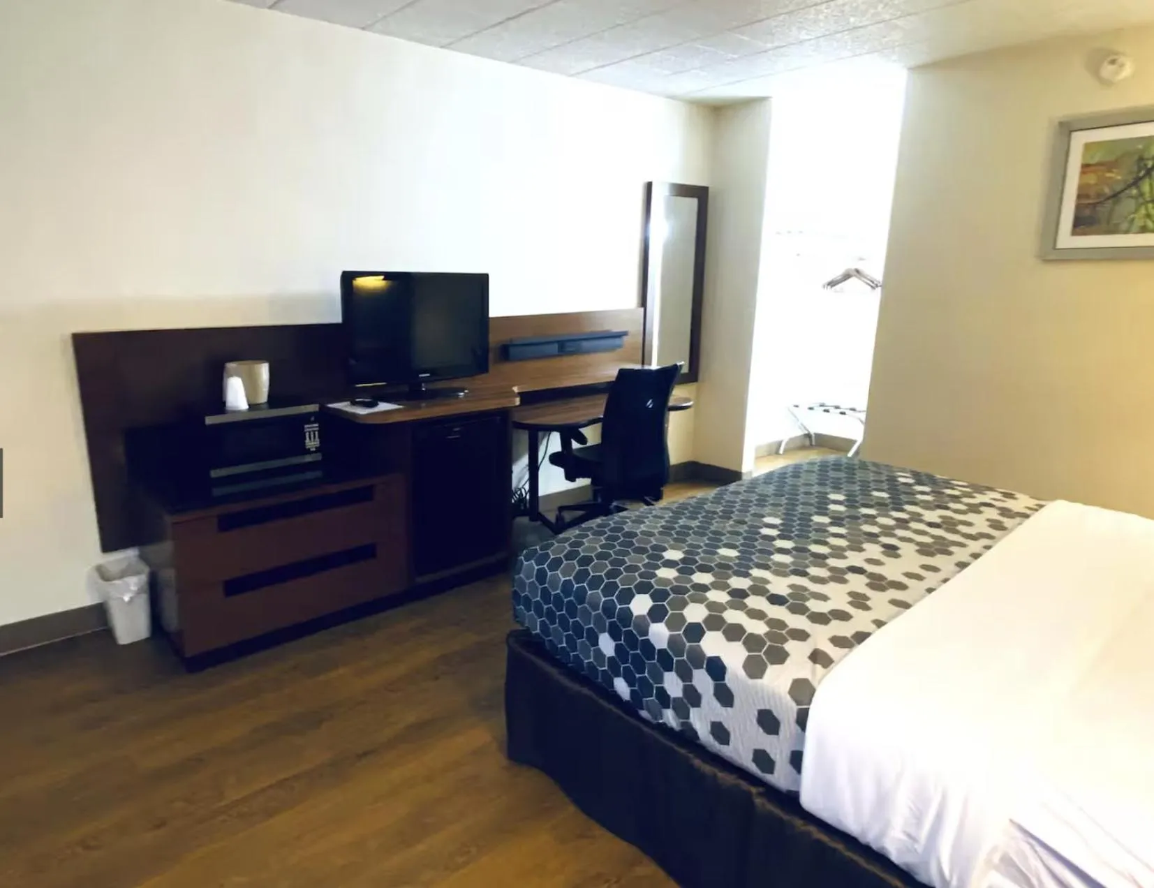 Bed in Travelodge by Wyndham Shamokin Dam/Selinsgrove