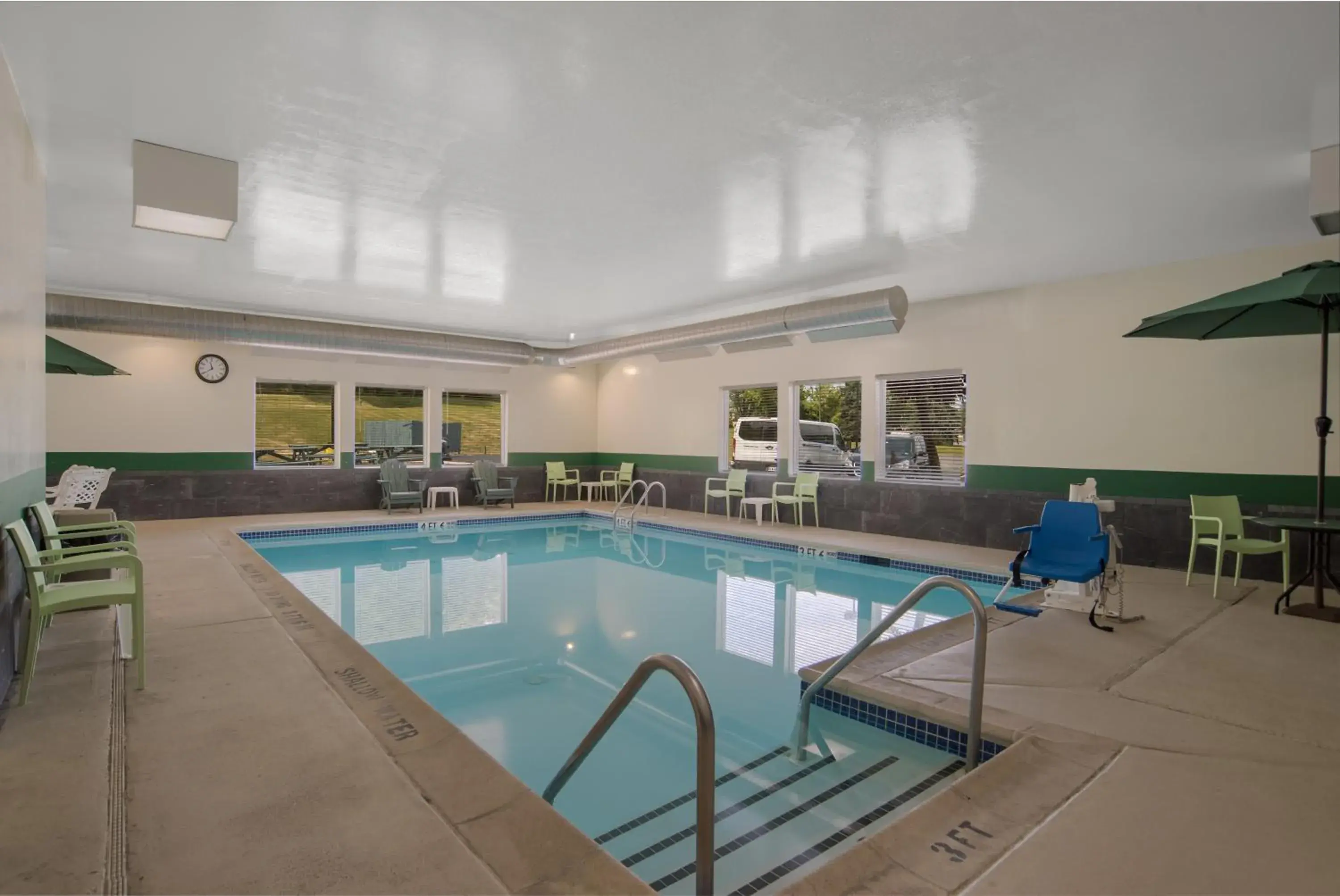 Swimming pool in Quality Inn & Suites Chambersburg Northeast Swimming pool in Quality Inn & Suites Chambersburg Northeast