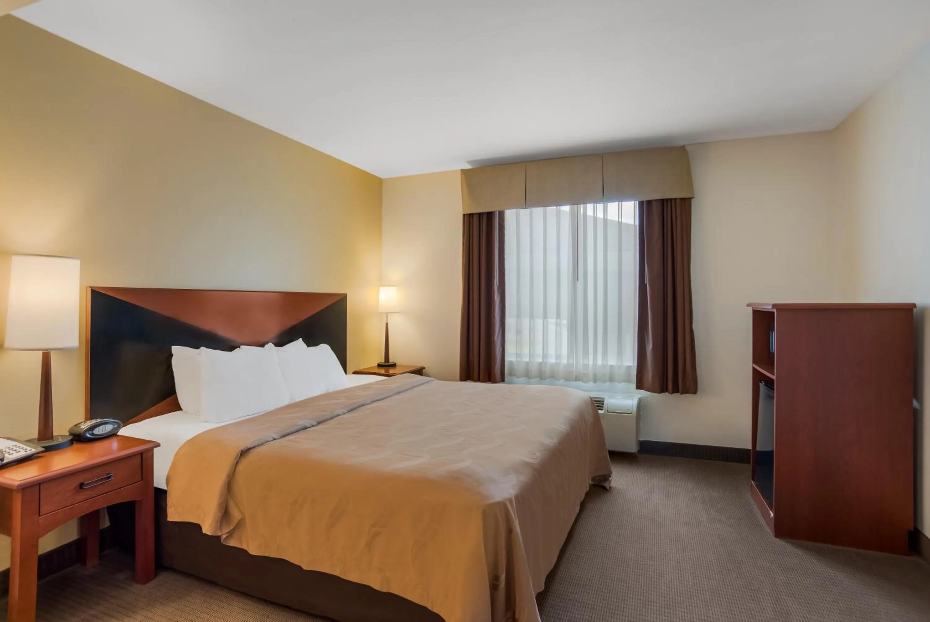Bed in Quality Inn & Suites Chambersburg Northeast