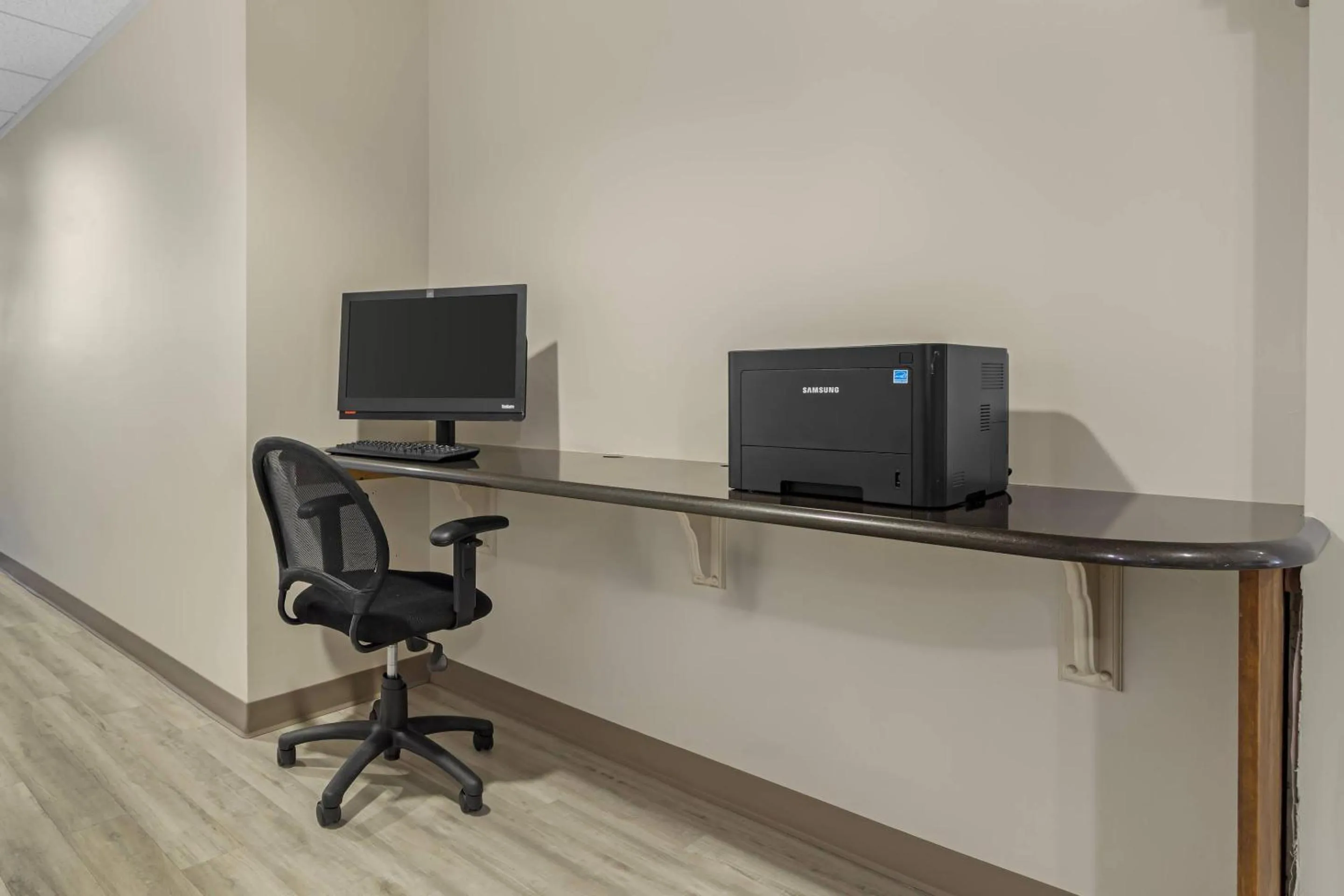 Business facilities in Comfort Suites Lewisburg