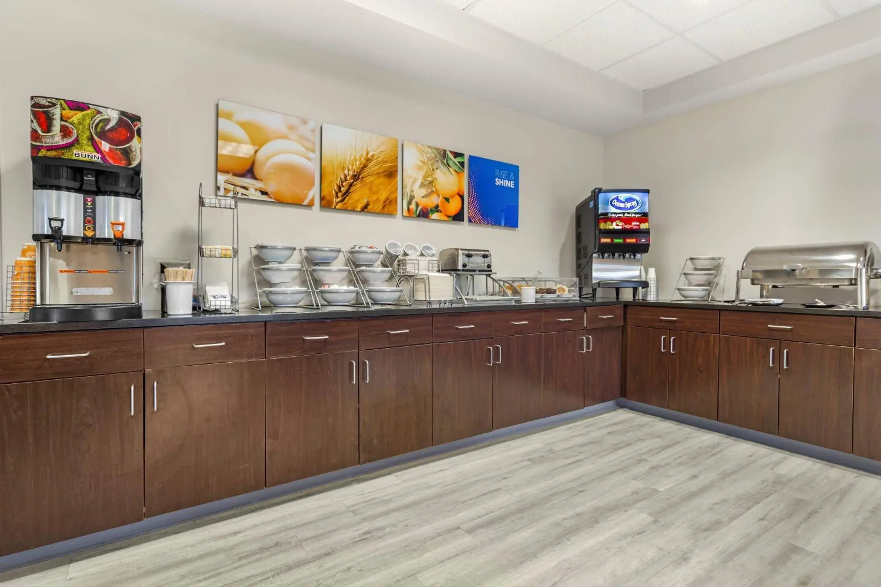 Breakfast in Comfort Suites Lewisburg near University Breakfast in Comfort Suites Lewisburg near University