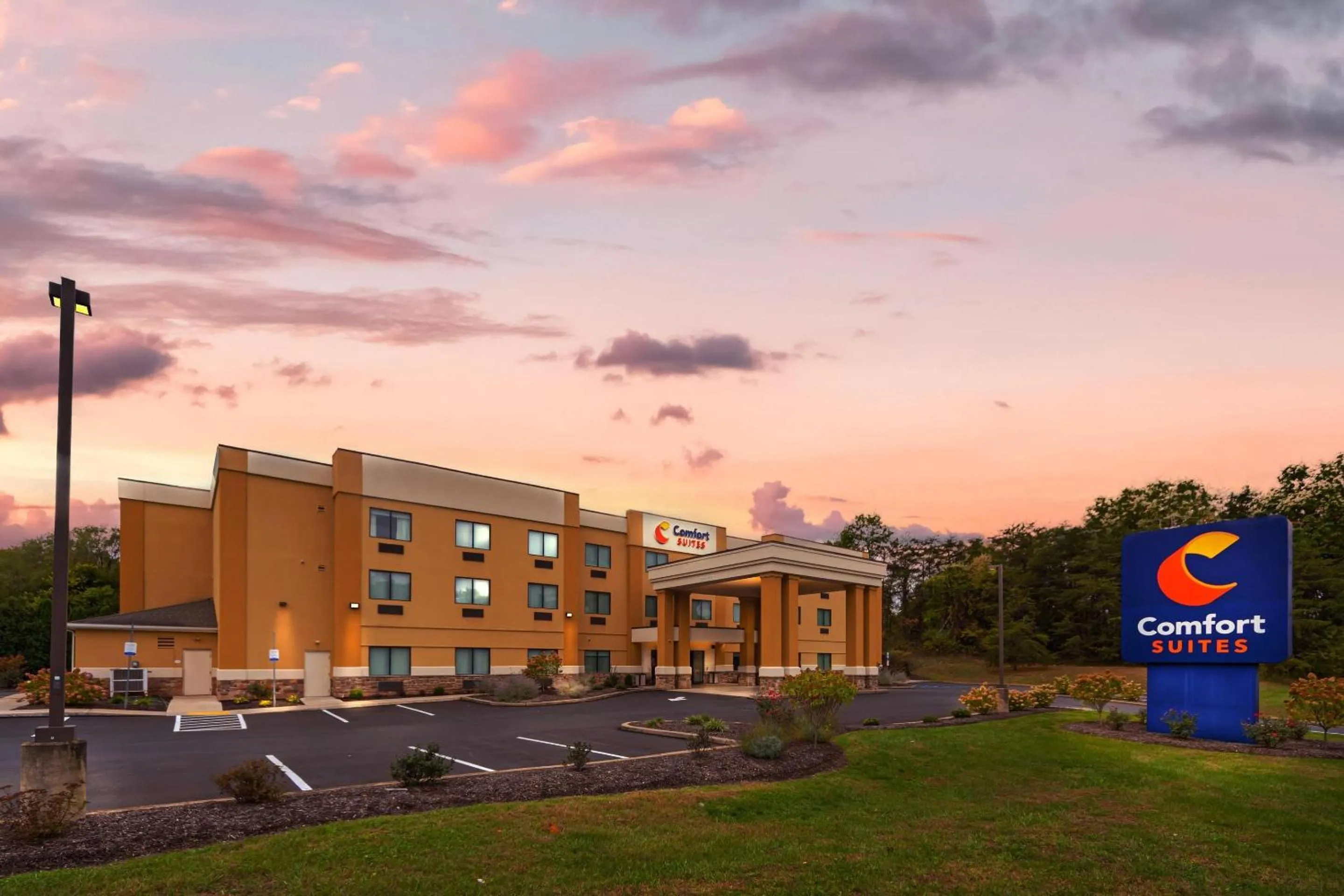 Property building in Comfort Suites Lewisburg