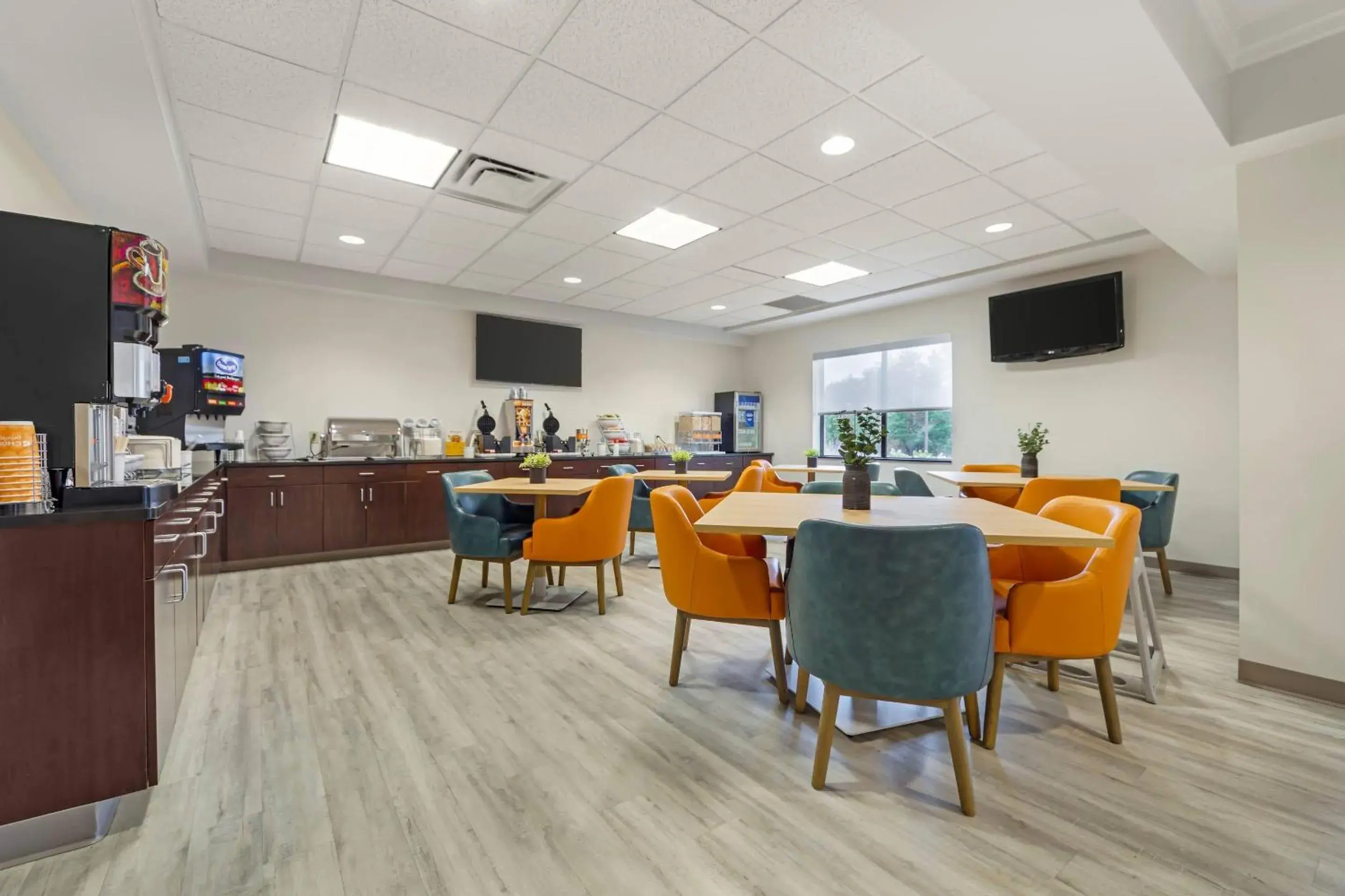 Breakfast in Comfort Suites Lewisburg near University Breakfast in Comfort Suites Lewisburg near University