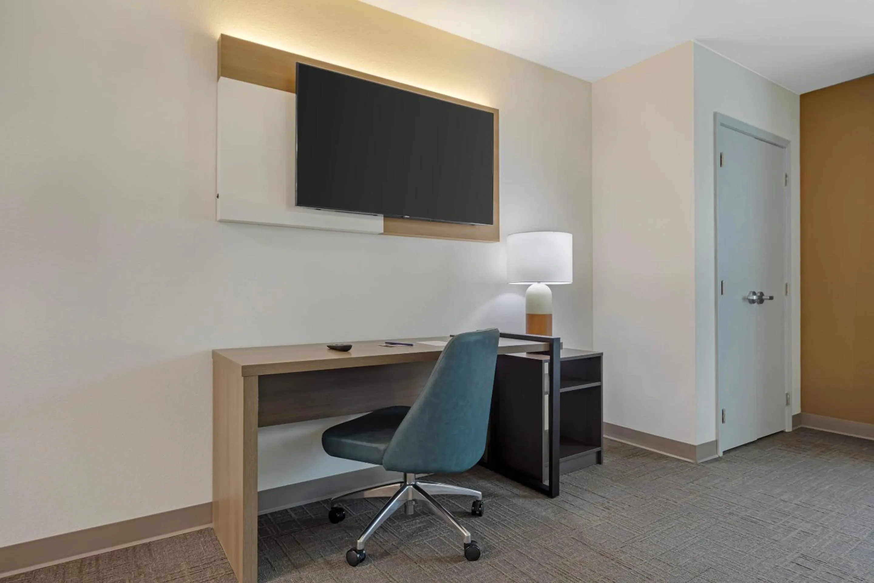 Bedroom in Comfort Suites Lewisburg