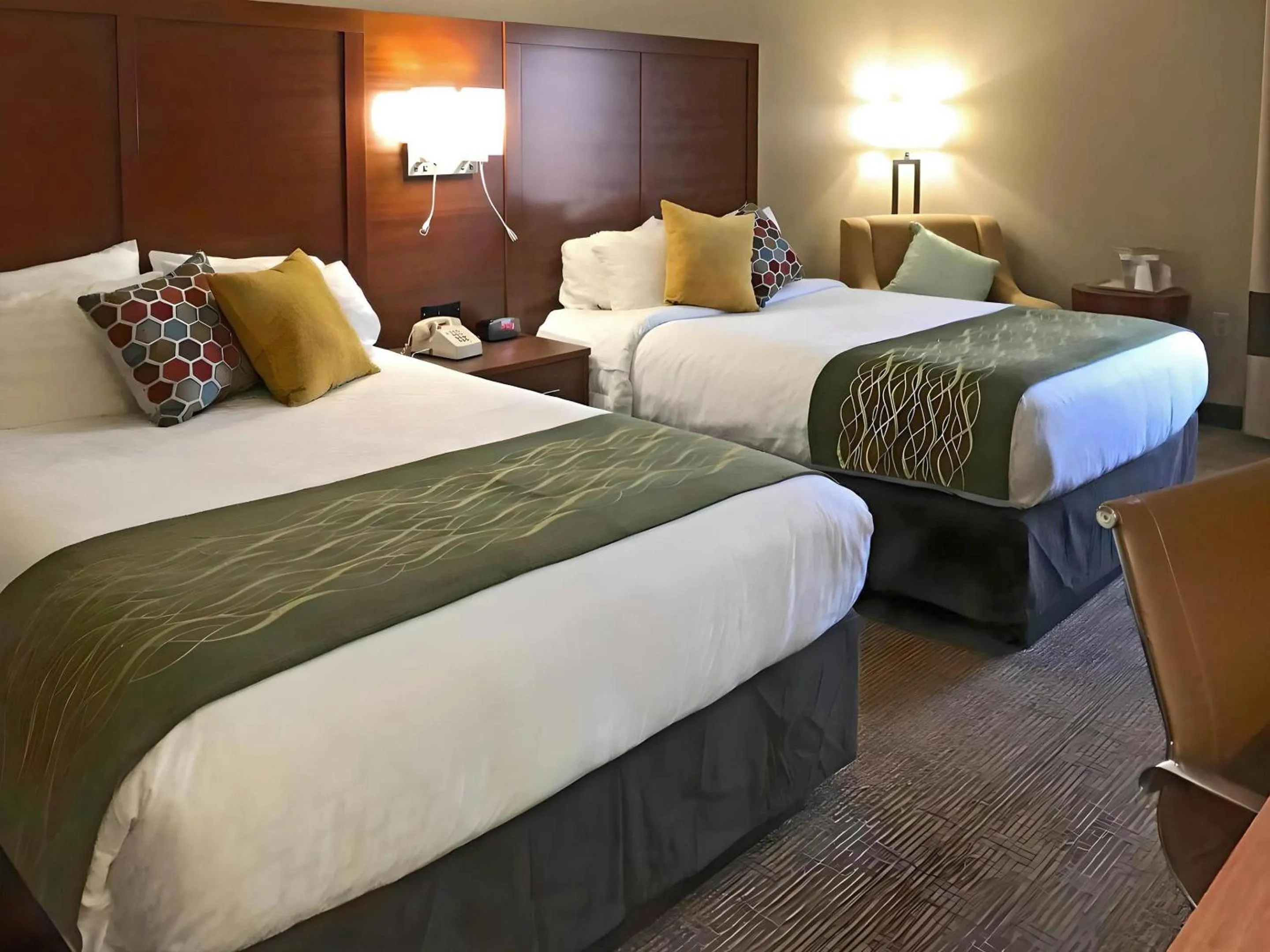 Bedroom, Bed in Comfort Inn, Erie - Near Presque Isle