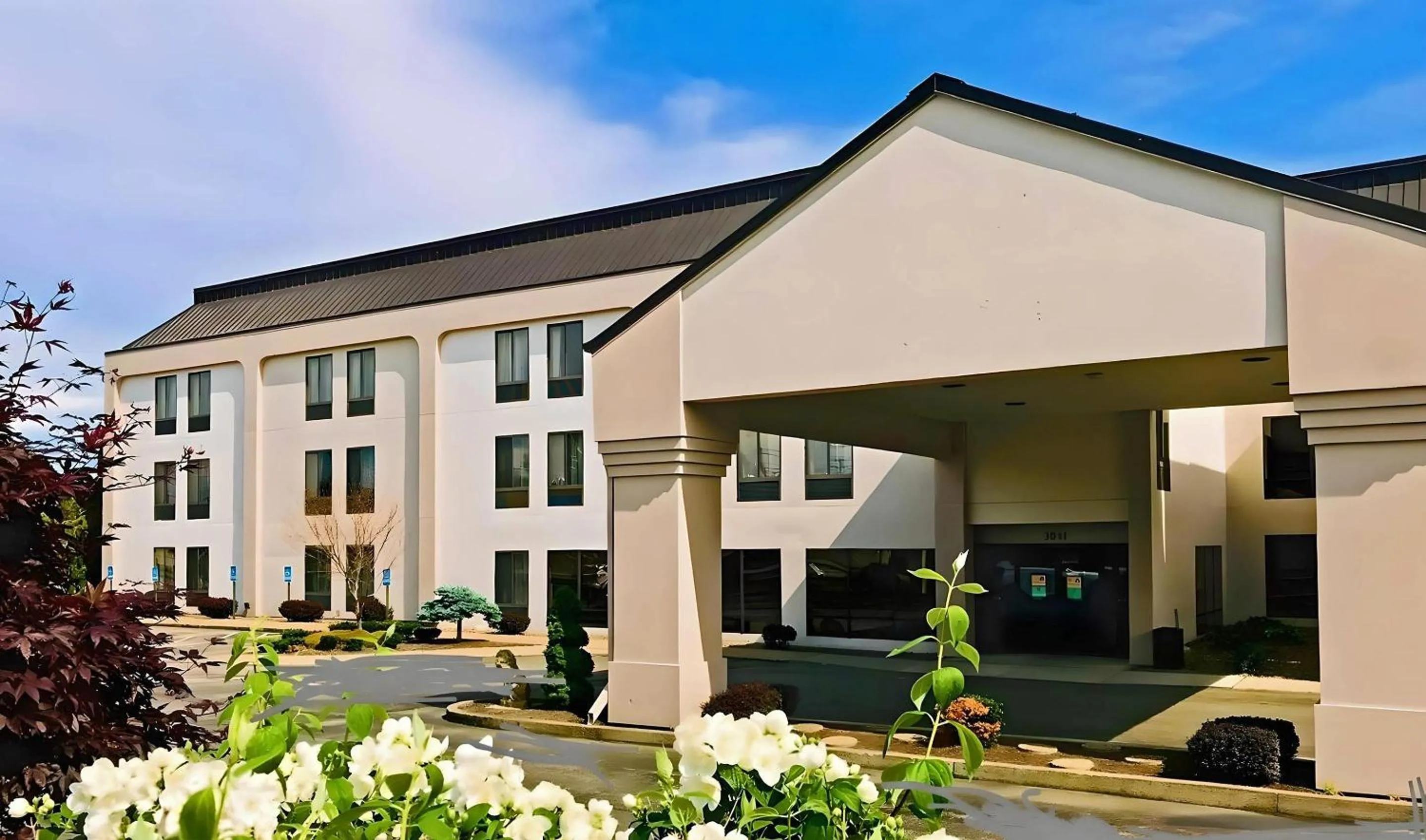 Property building in Comfort Inn, Erie - Near Presque Isle