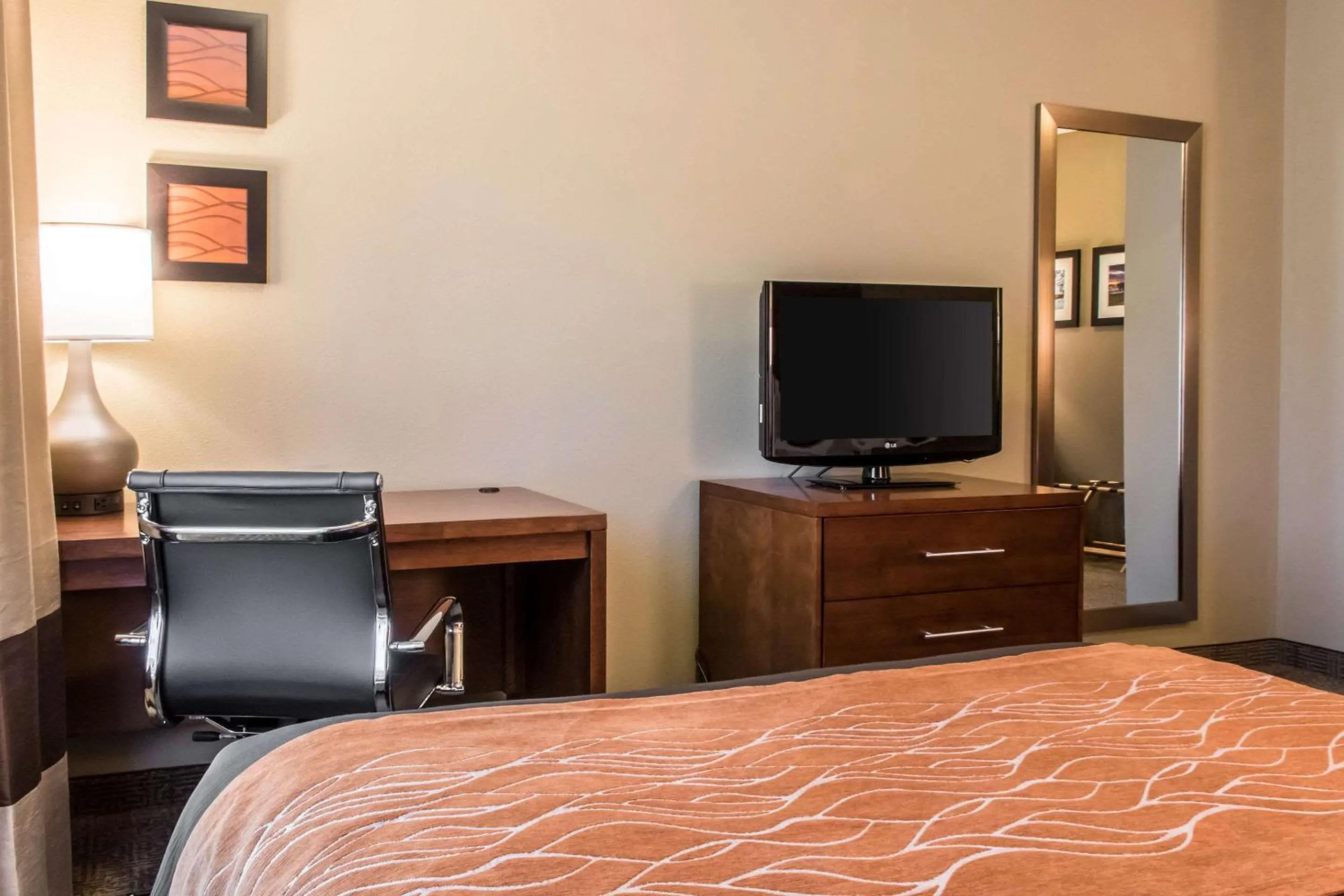 Photo of the whole room, Bed in Comfort Inn Lancaster County