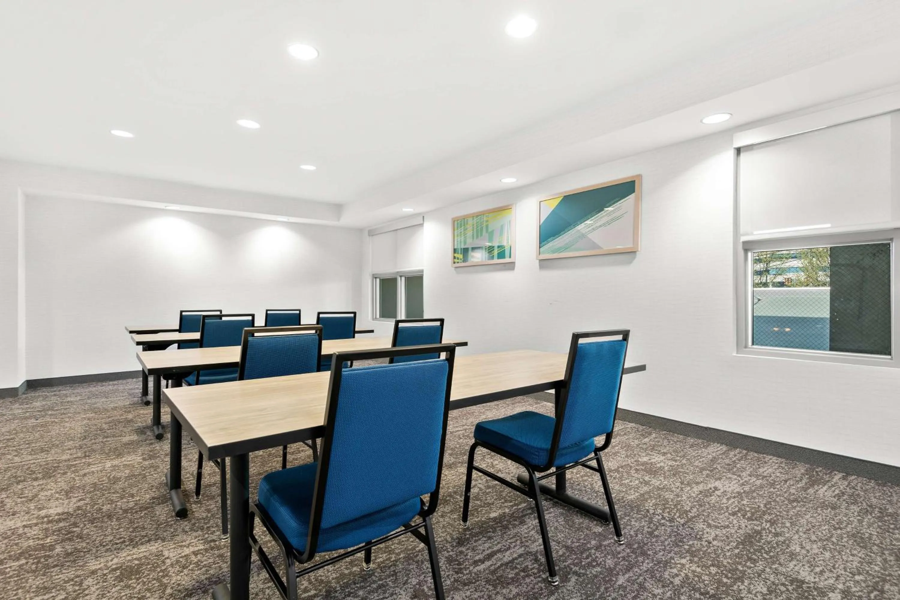 Meeting/conference room in Spark By Hilton Exton