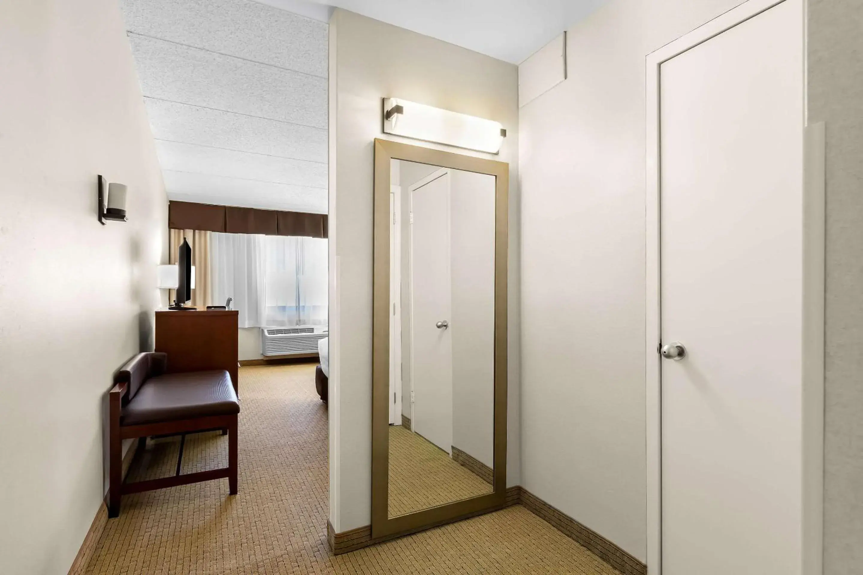 Bedroom in Comfort Inn Somerset Bedroom in Comfort Inn Somerset