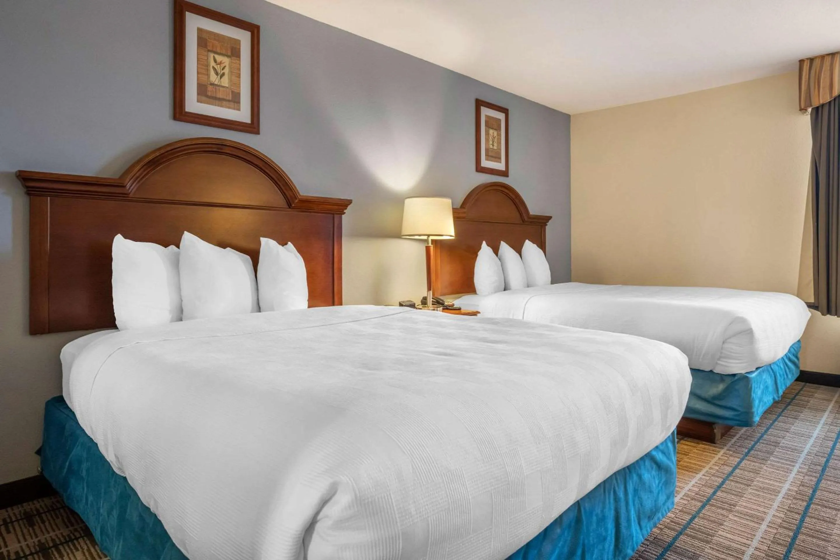 Bedroom, Bed in MainStay Suites Grantville - Hershey North
