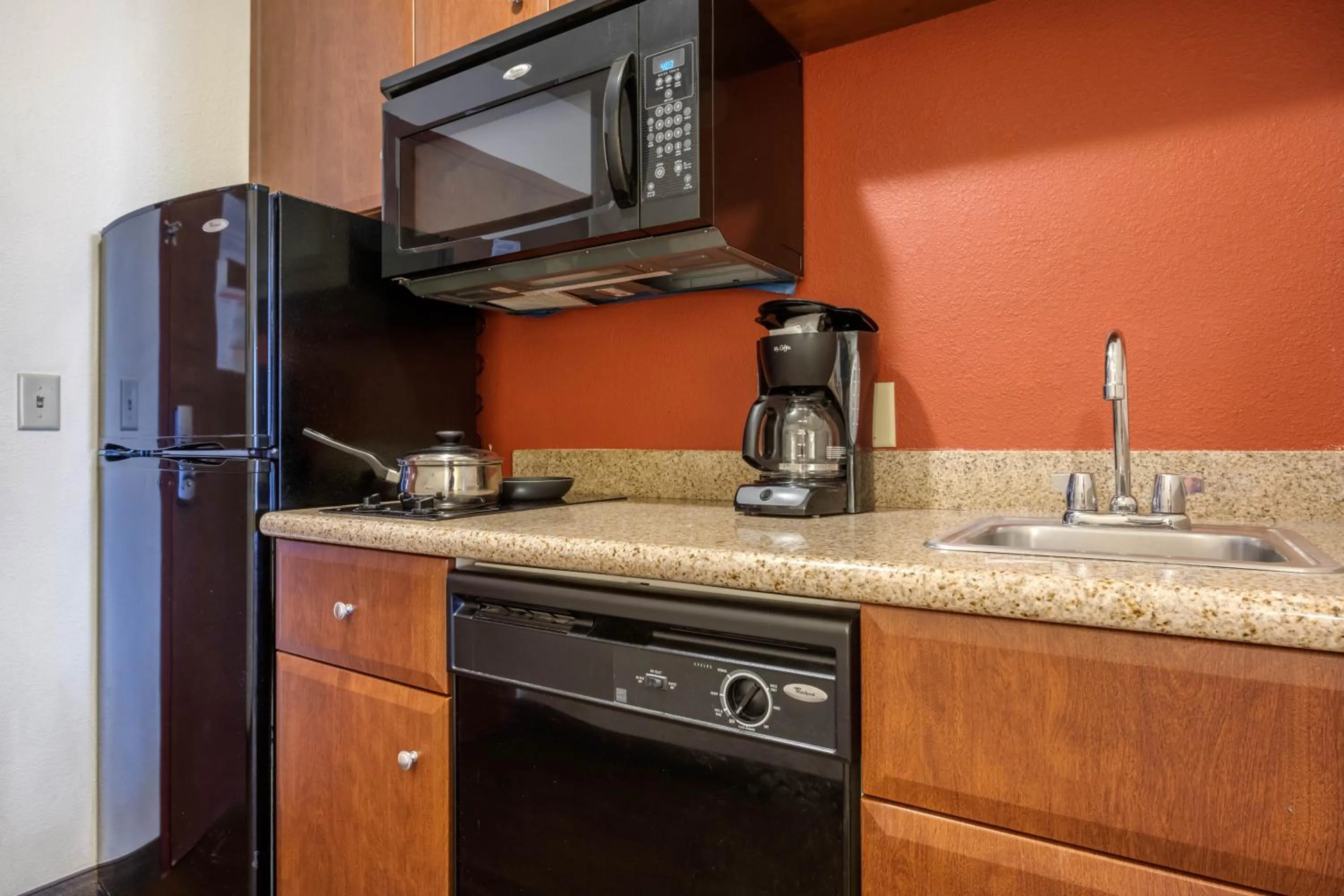 kitchen in MainStay Suites Grantville - Hershey North