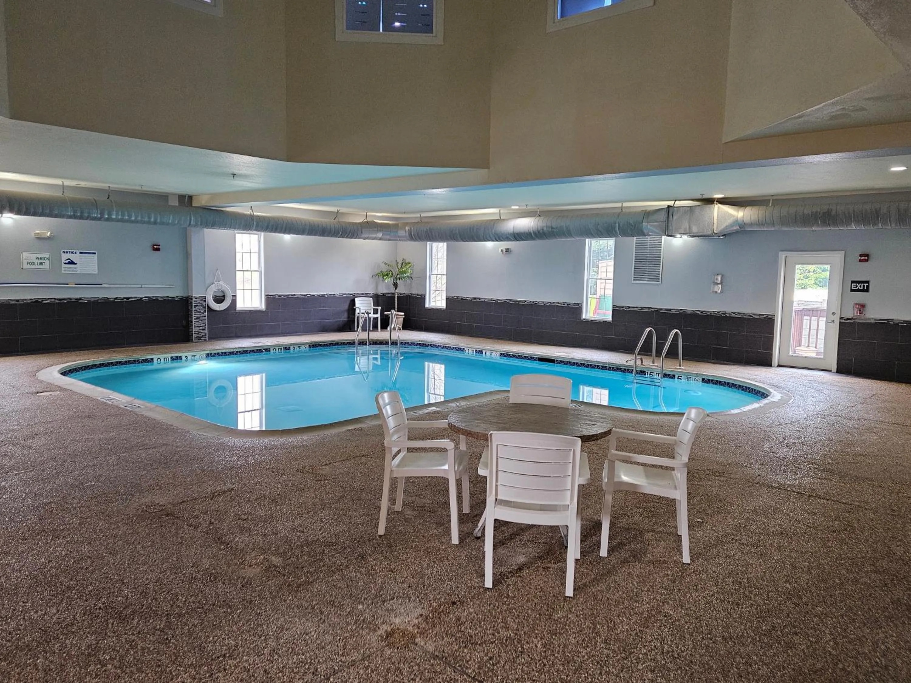 Swimming pool in MainStay Suites Grantville - Hershey North