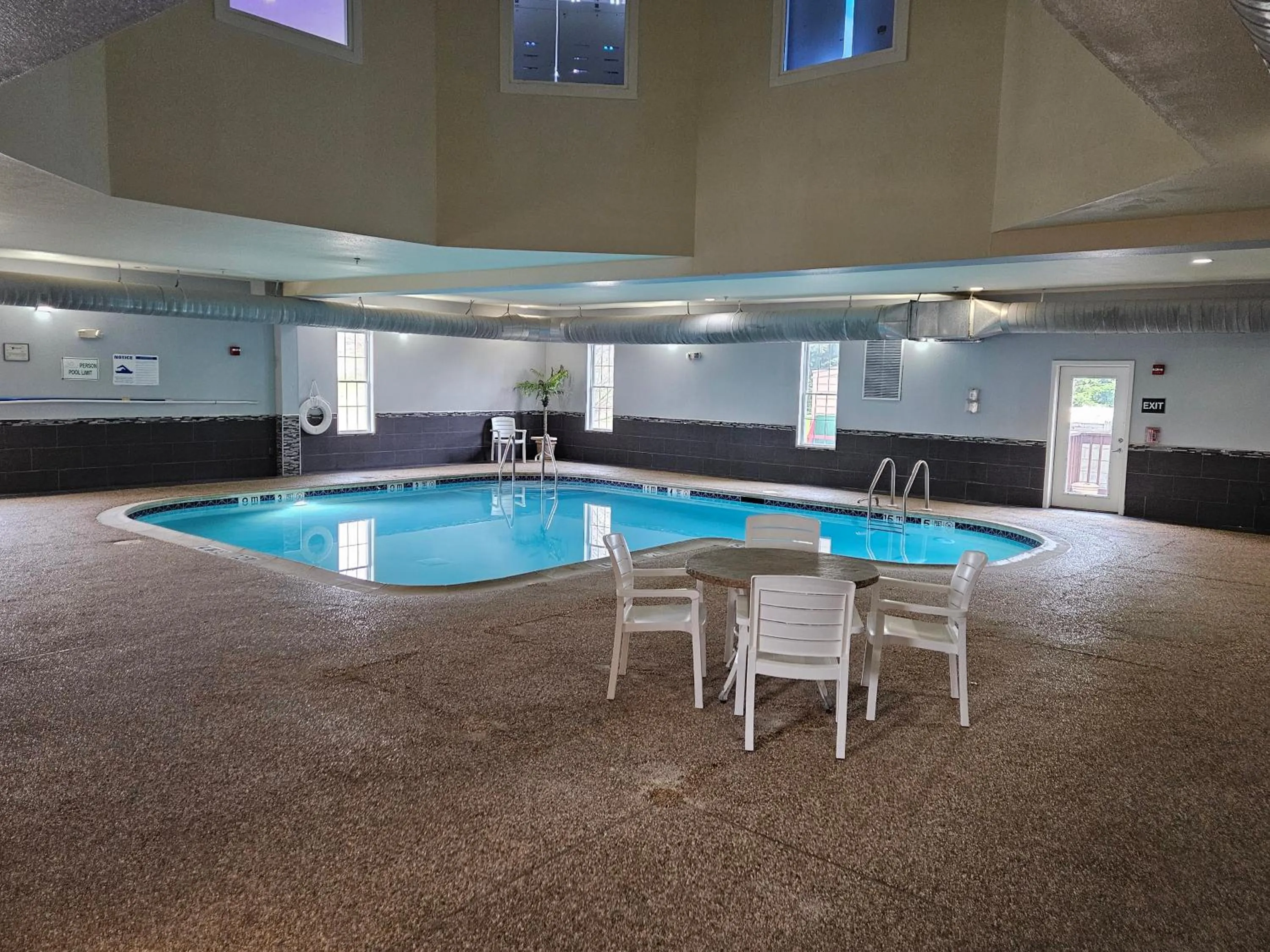 Swimming pool in MainStay Suites Grantville - Hershey North