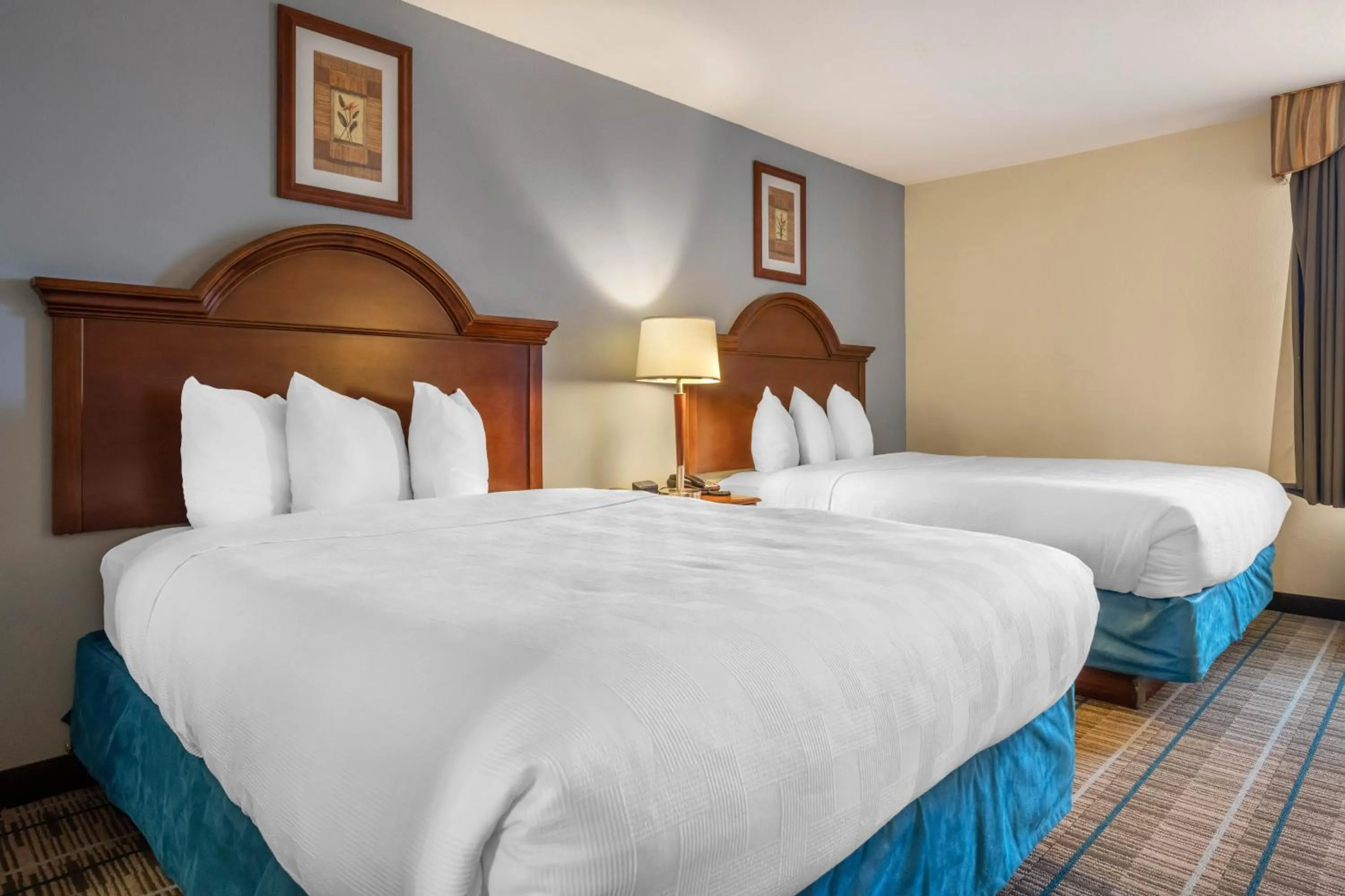 Bed in MainStay Suites Grantville - Hershey North