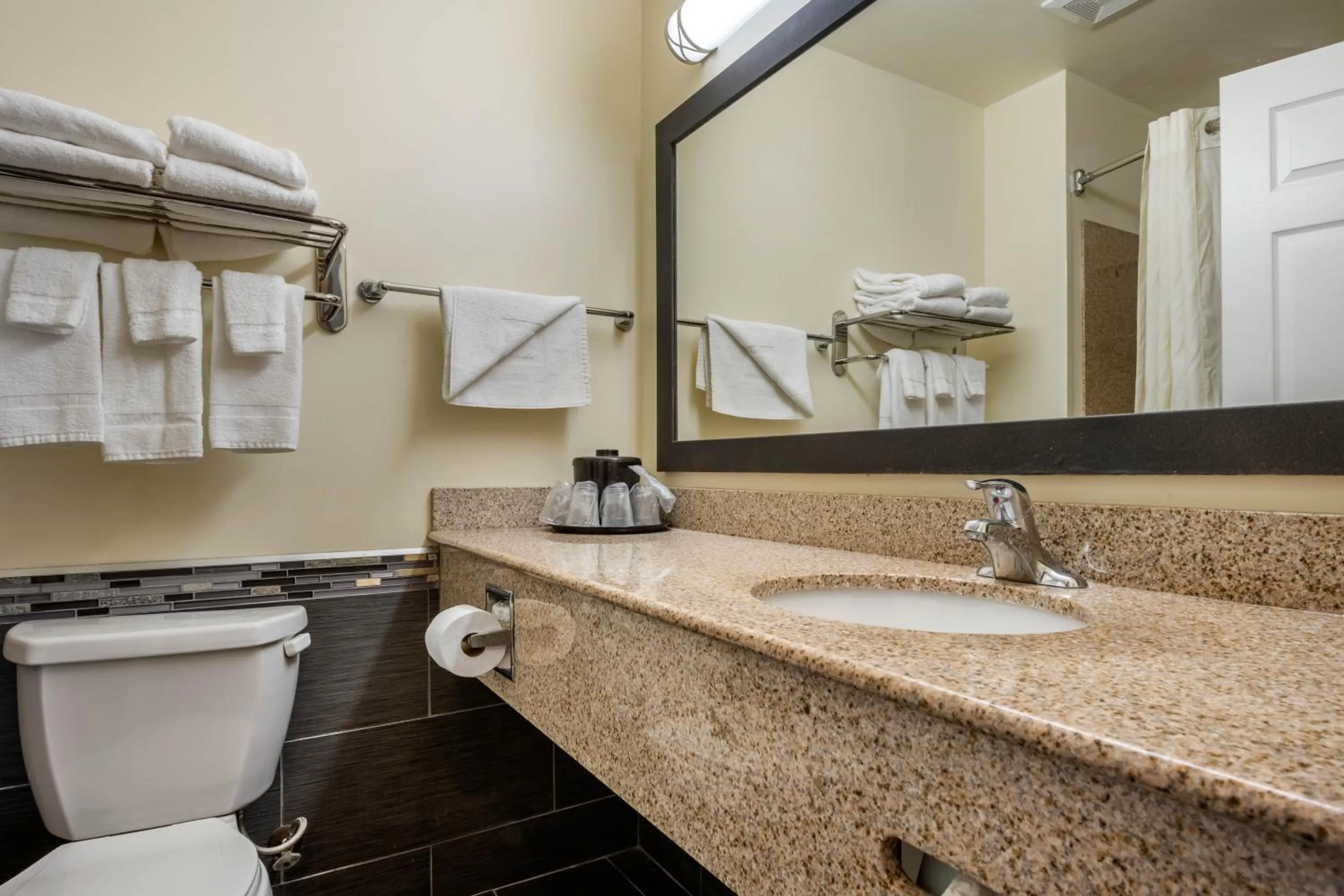 Bathroom in MainStay Suites Grantville - Hershey North