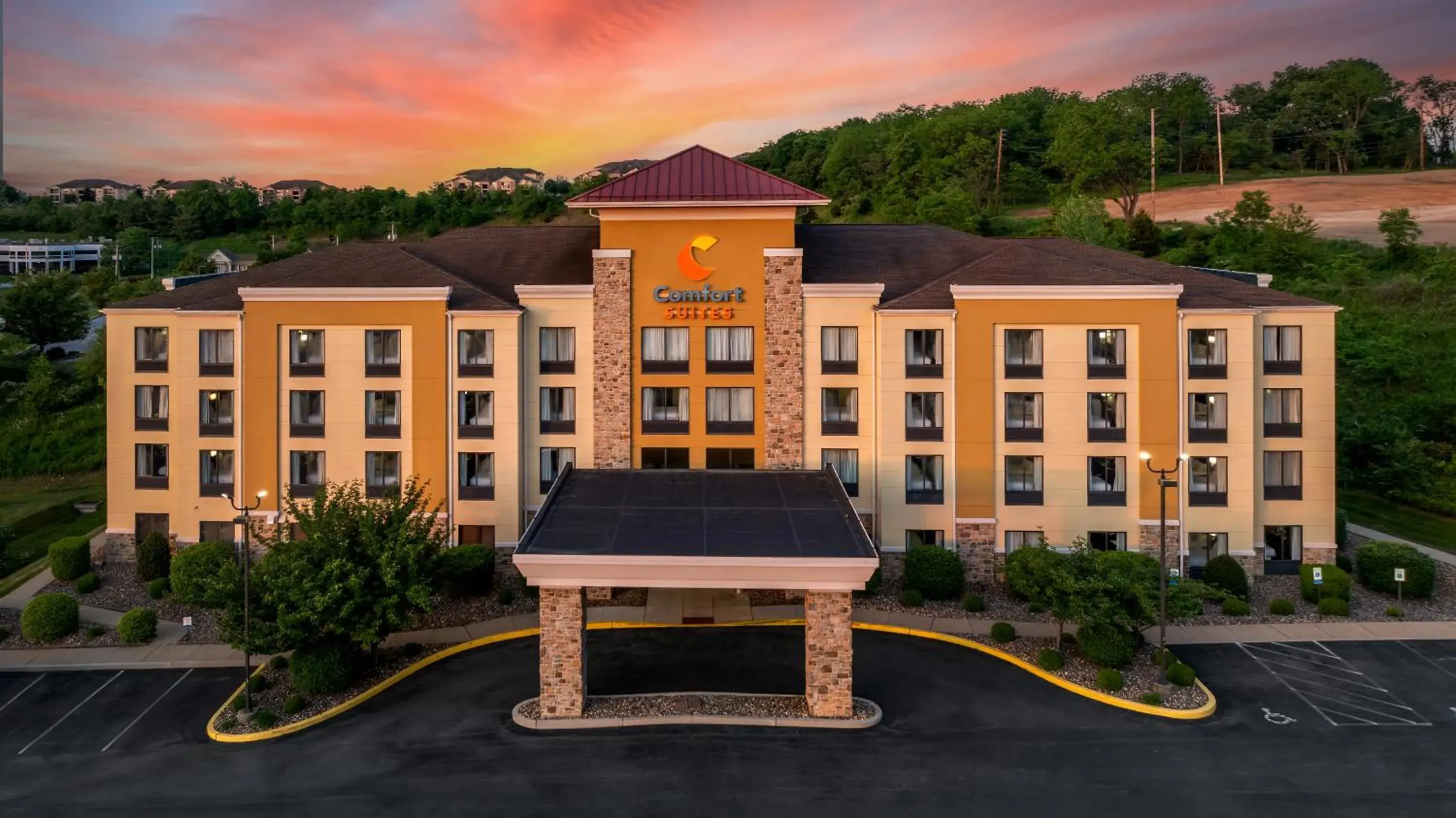 Property building in Comfort Suites Hummelstown - Hershey Property building in Comfort Suites Hummelstown - Hershey