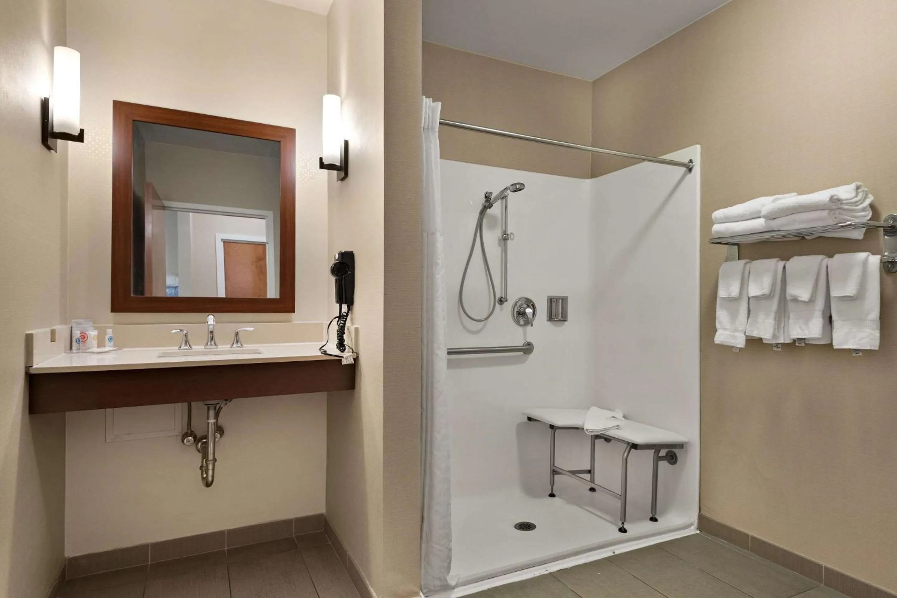 Bedroom in Comfort Suites Hummelstown - Hershey