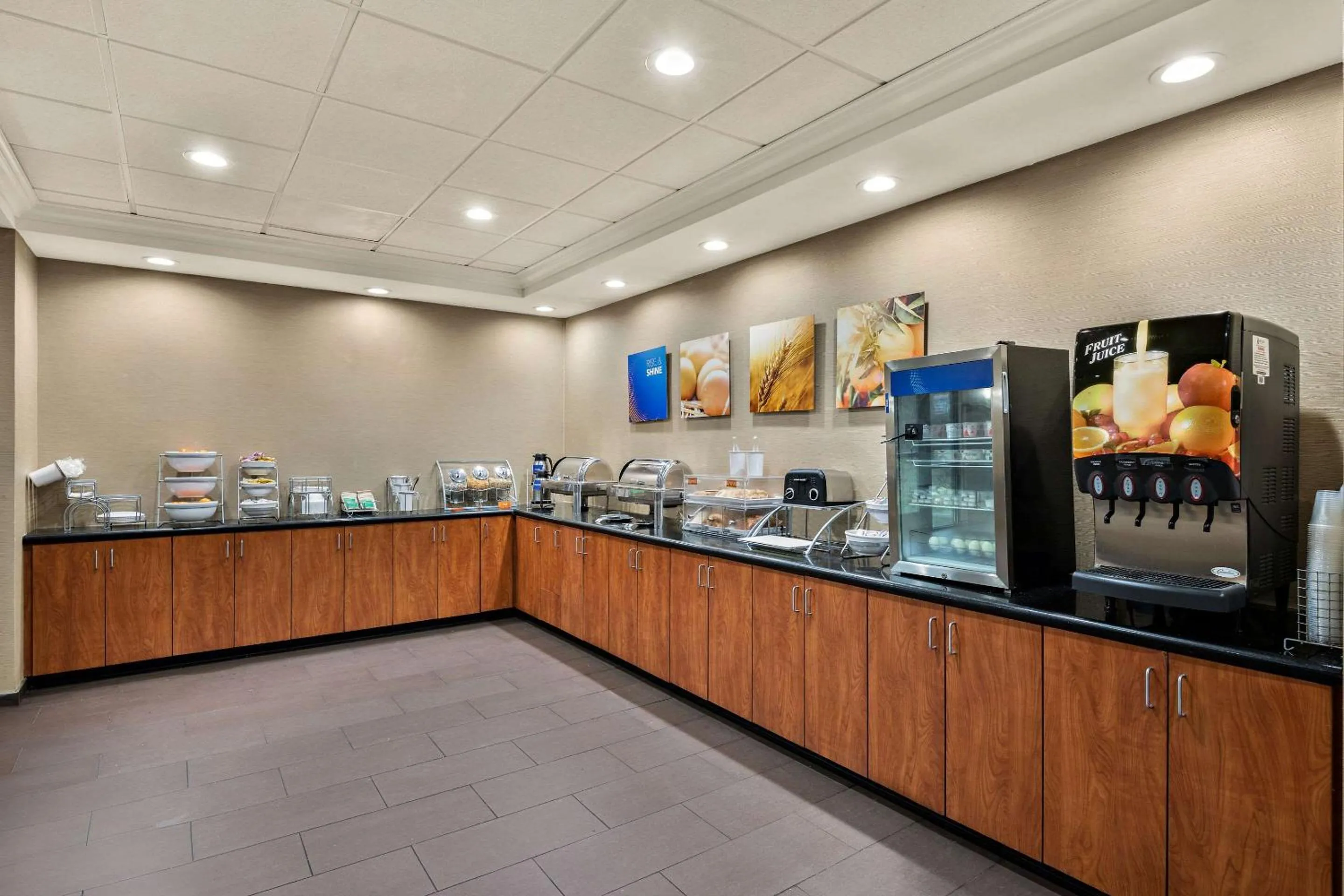 Breakfast in Comfort Suites Hummelstown - Hershey