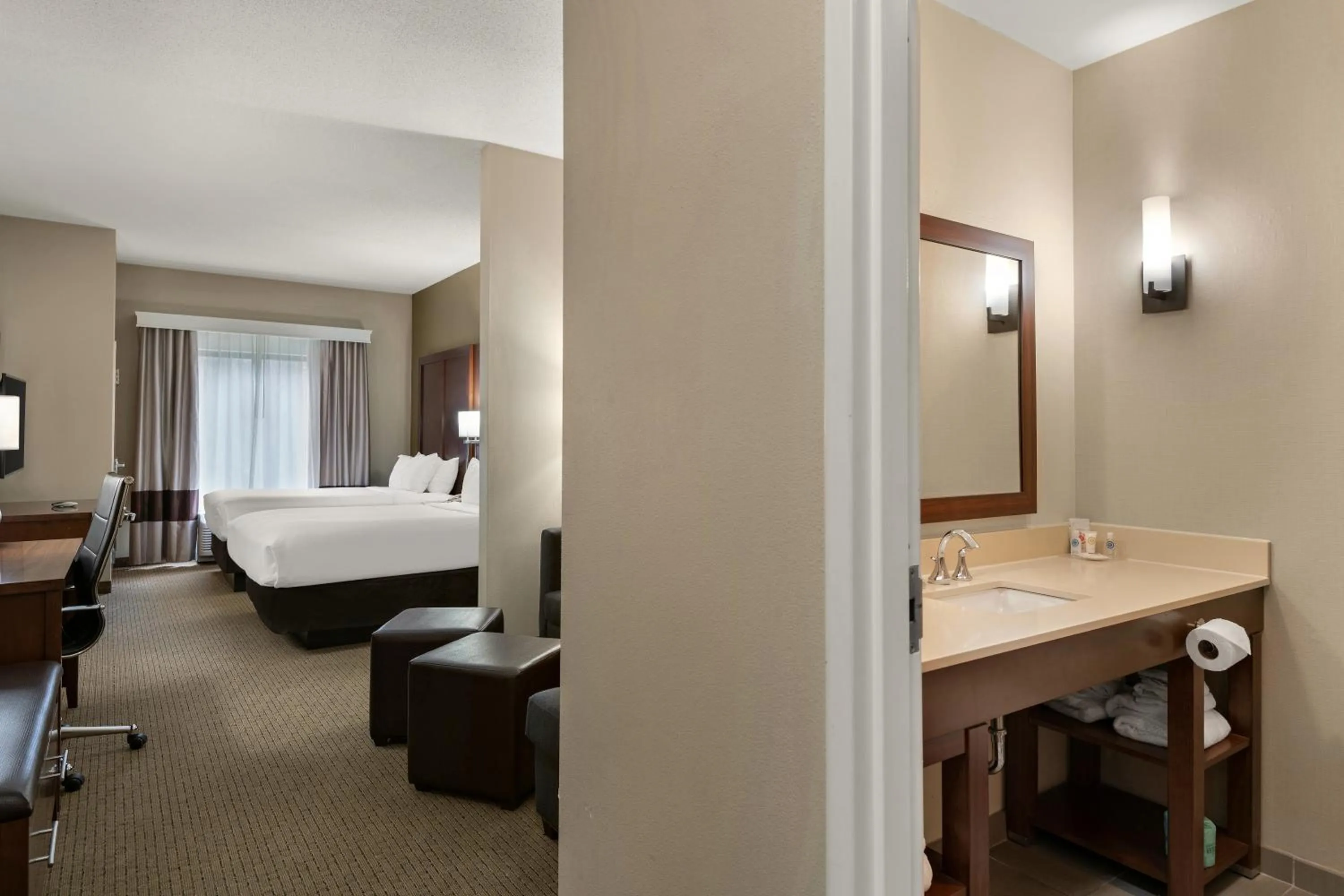 Bed in Comfort Suites Hummelstown - Hershey