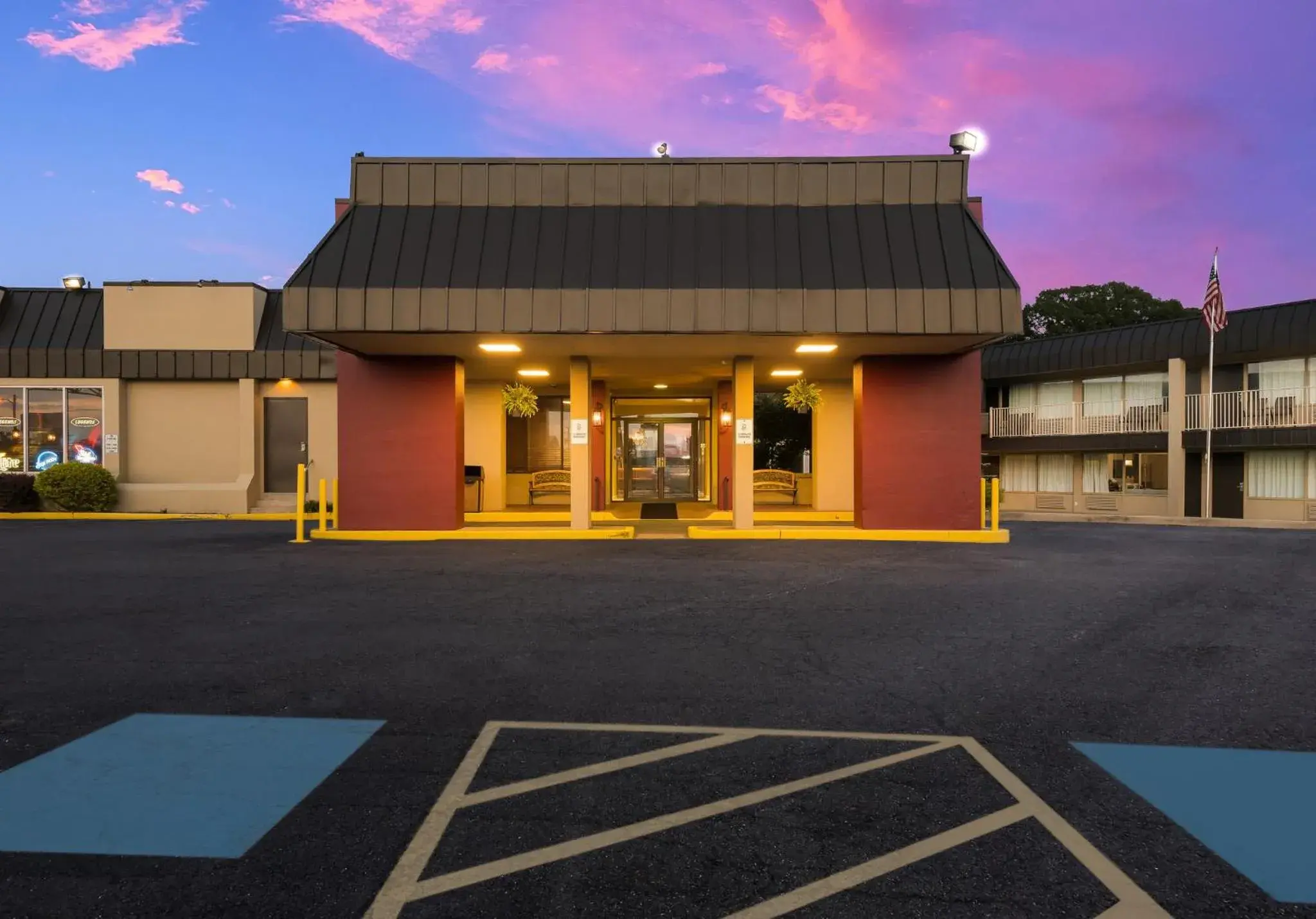 Property building in Red Roof Inn Reading Property building in Red Roof Inn Reading