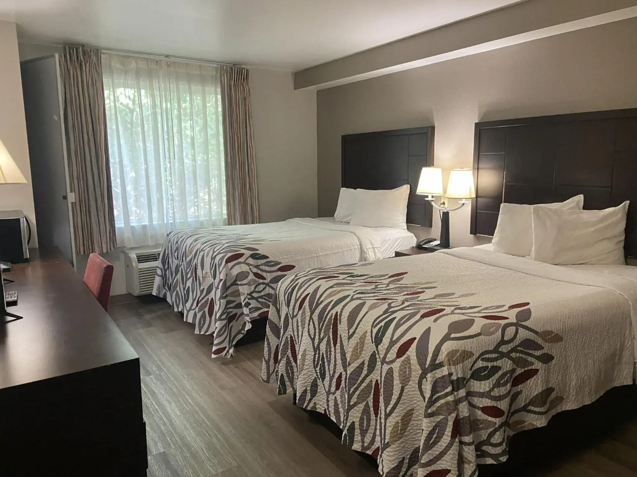 Photo of the whole room, Bed in Red Roof Inn Pittsburgh - McKnight Rd Photo of the whole room, Bed in Red Roof Inn Pittsburgh - McKnight Rd