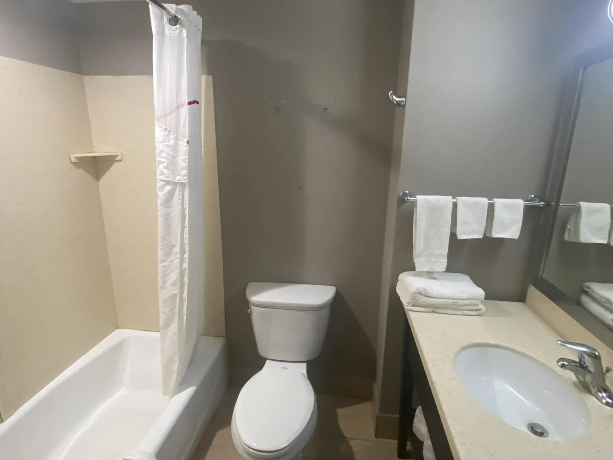 Bathroom in Red Roof Inn Pittsburgh - McKnight Rd