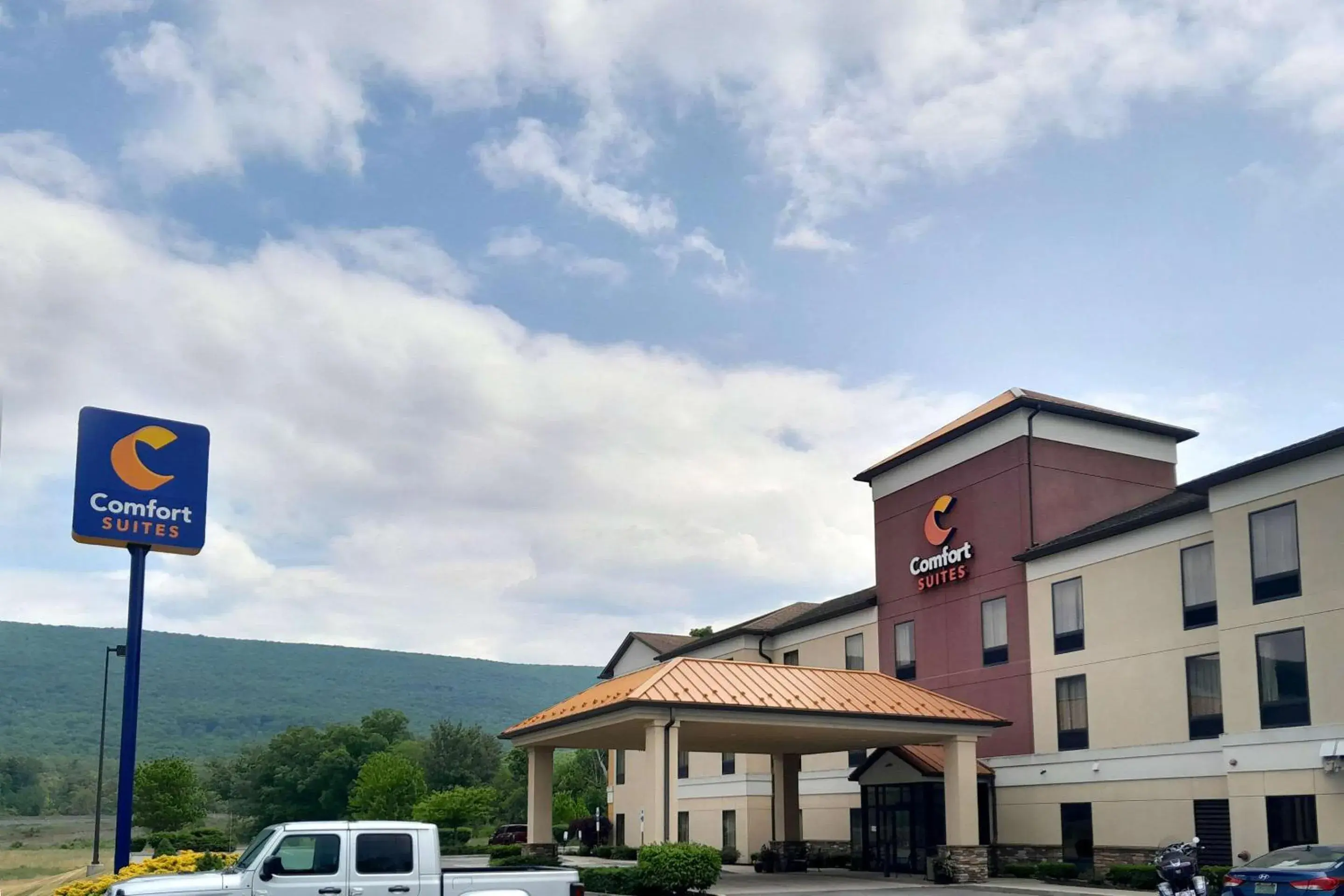 Property building in Comfort Suites Altoona North Property building in Comfort Suites Altoona North