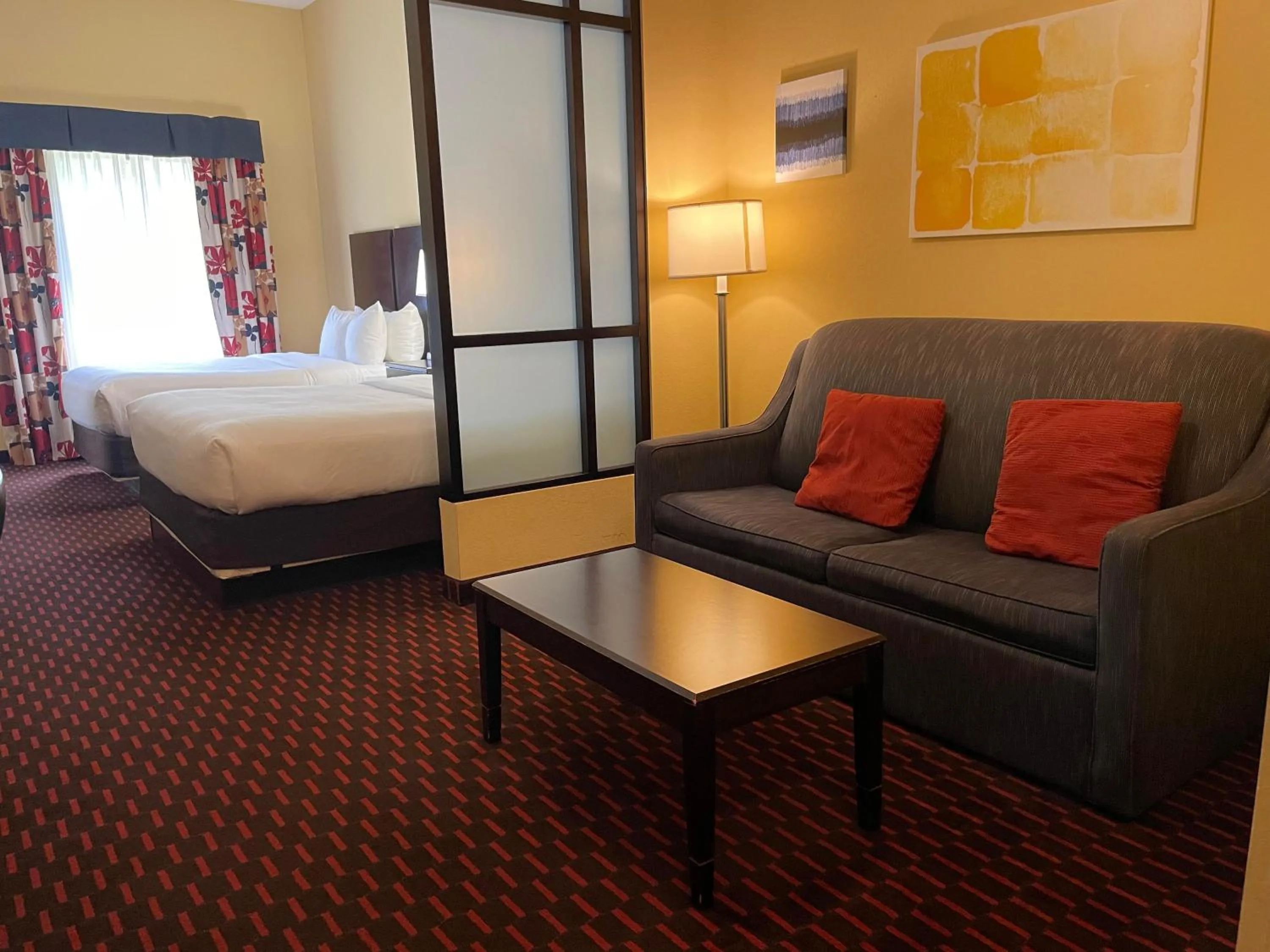 Guests, Bed in Comfort Suites Altoona North