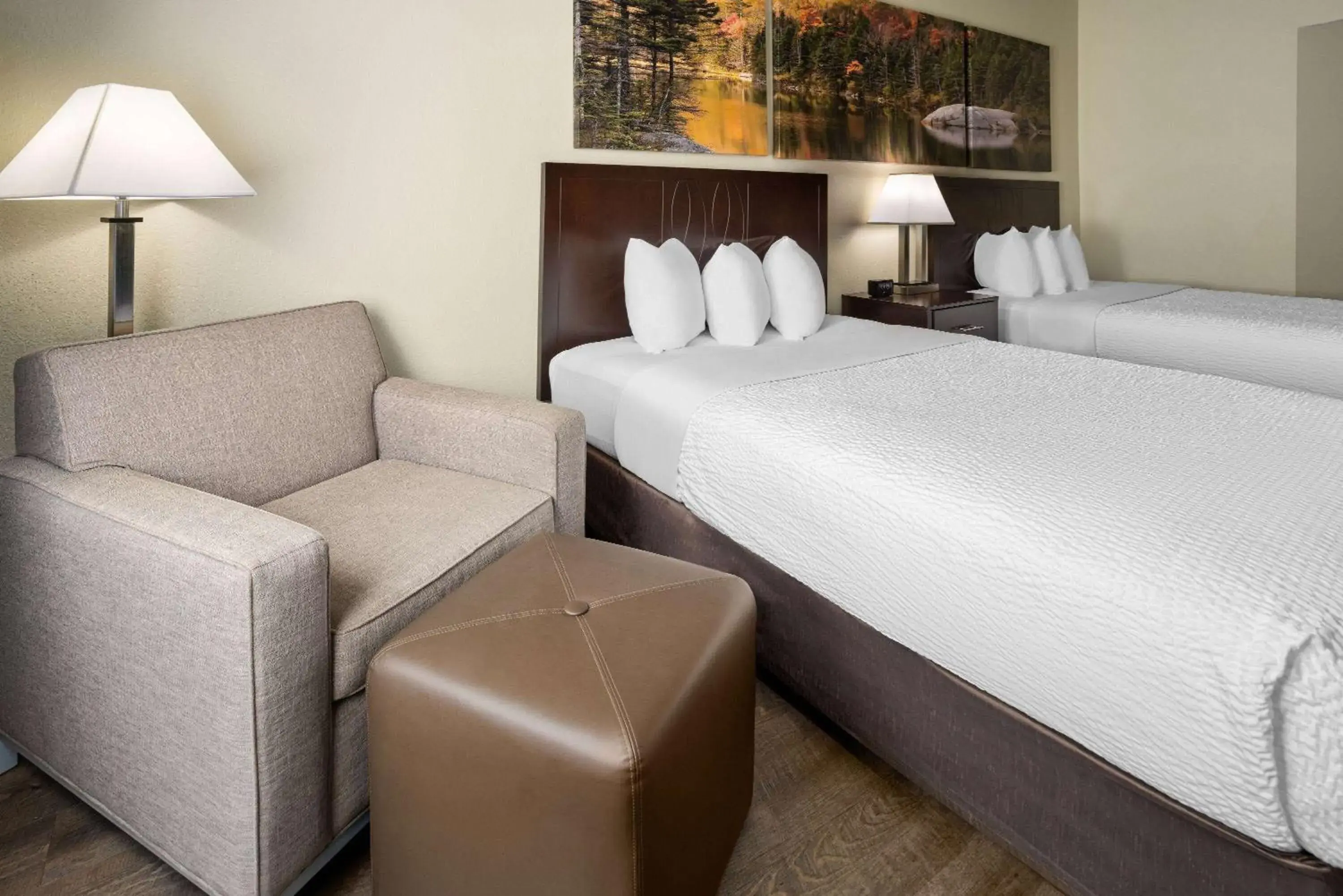 Photo of the whole room, Bed in Days Inn by Wyndham Penn State Photo of the whole room, Bed in Days Inn by Wyndham Penn State