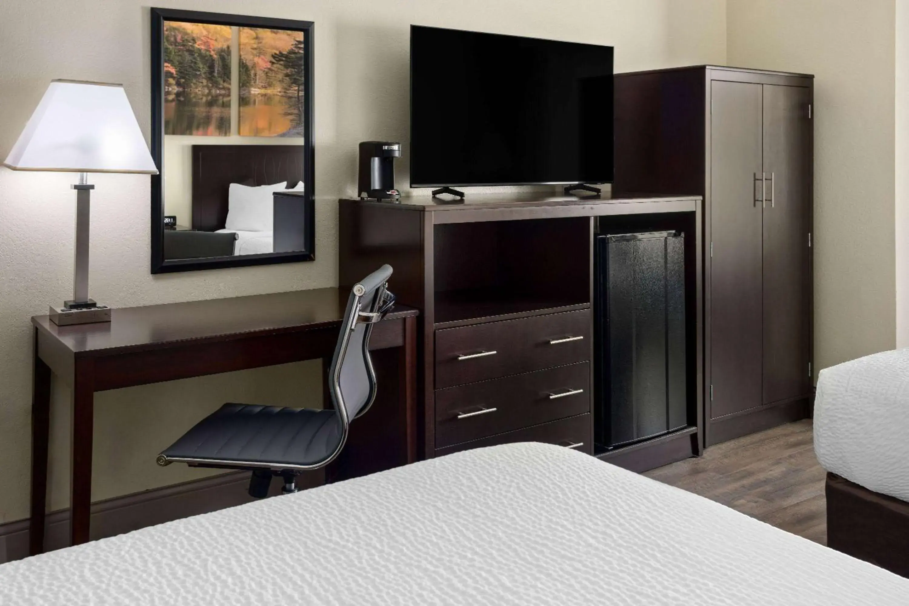 Photo of the whole room, Bed in Days Inn by Wyndham Penn State Photo of the whole room, Bed in Days Inn by Wyndham Penn State