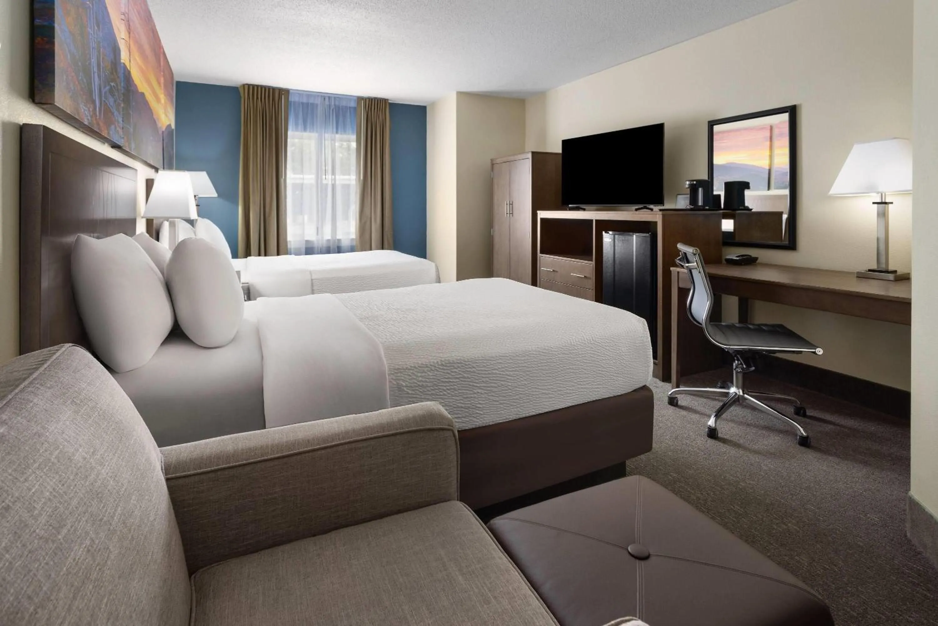 Photo of the whole room, Bed in Days Inn by Wyndham Penn State