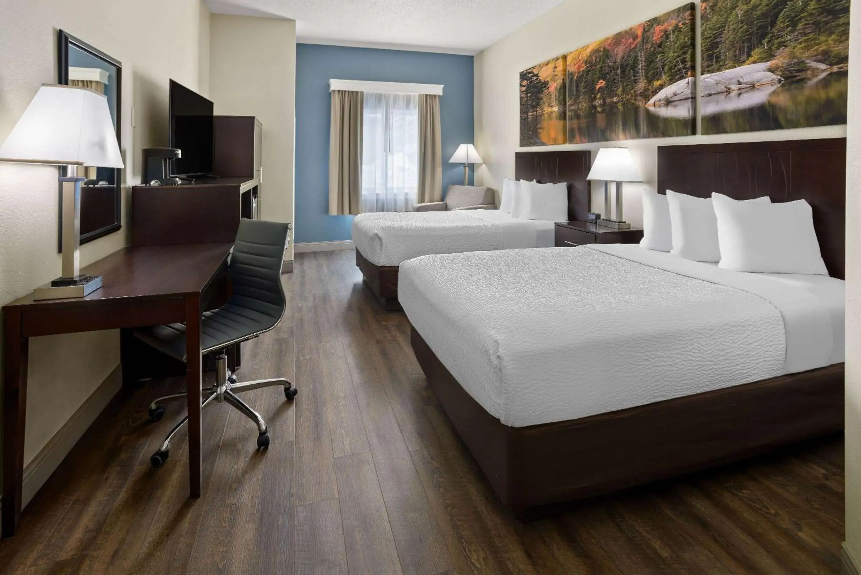 Photo of the whole room, Bed in Days Inn by Wyndham Penn State Photo of the whole room, Bed in Days Inn by Wyndham Penn State