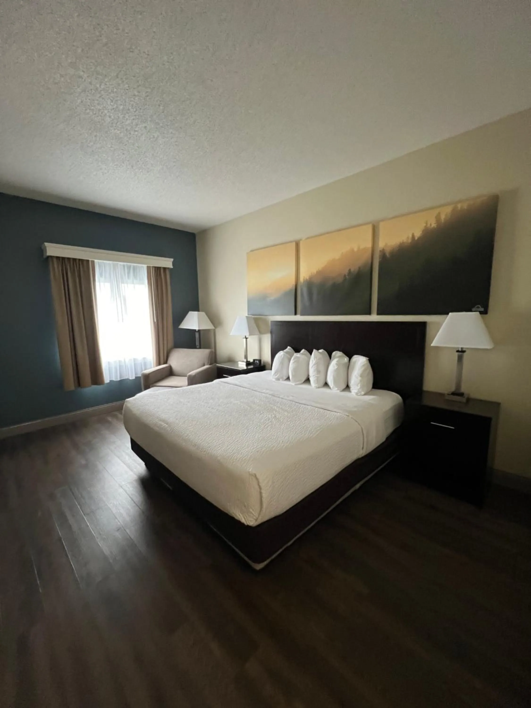 Bedroom, Bed in Days Inn by Wyndham Penn State