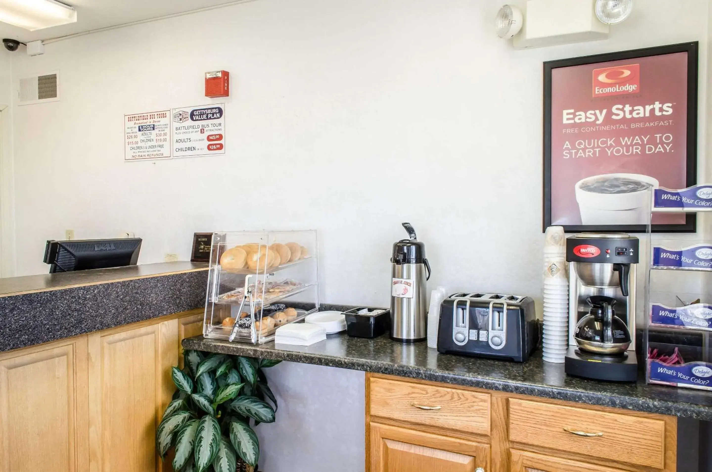 Restaurant/places to eat, Kitchen/Kitchenette in Americas Best Value Inn Gettysburg