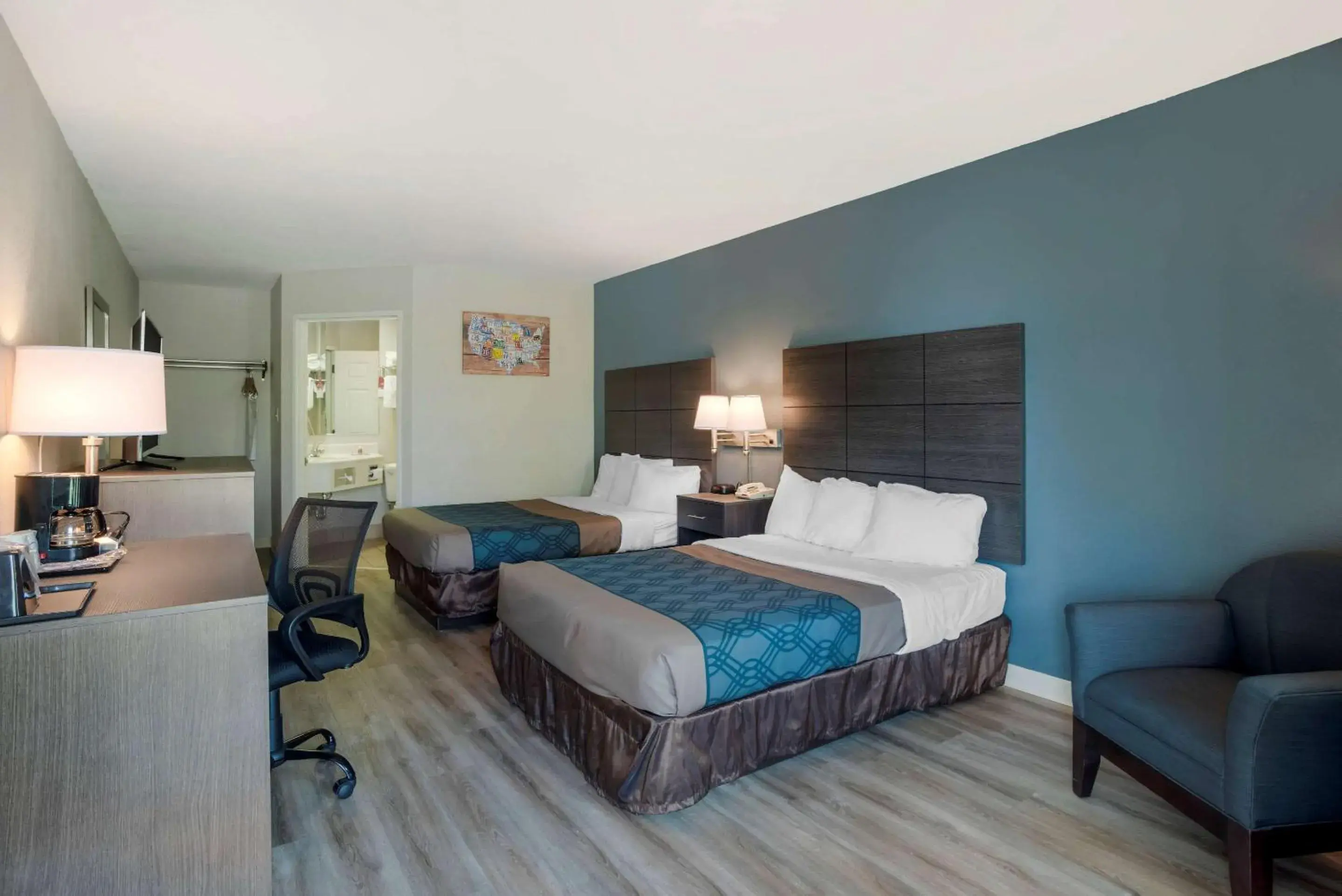 Bedroom, Bed in Americas Best Value Inn Gettysburg