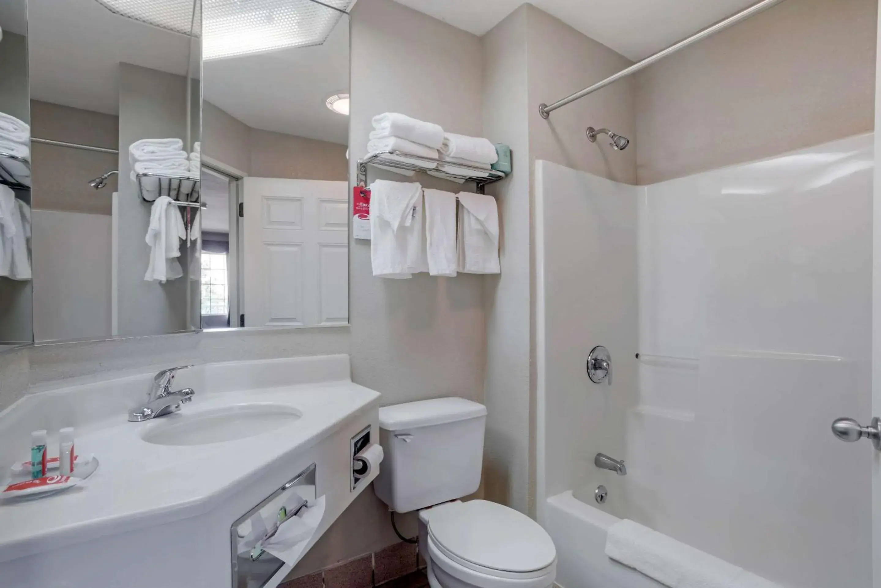 Bathroom in Americas Best Value Inn Gettysburg
