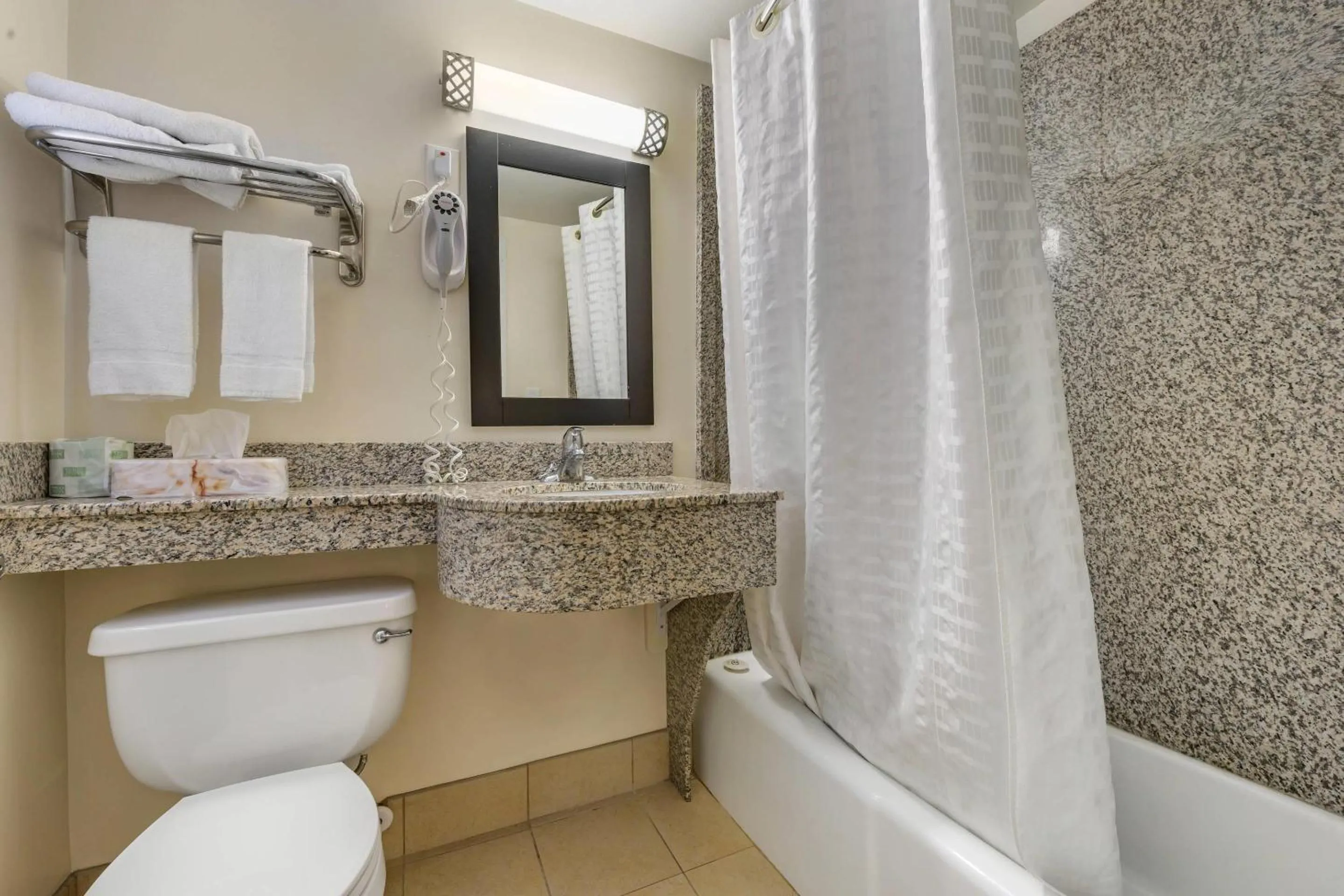 Bedroom in Econo Lodge Bellefonte I-99