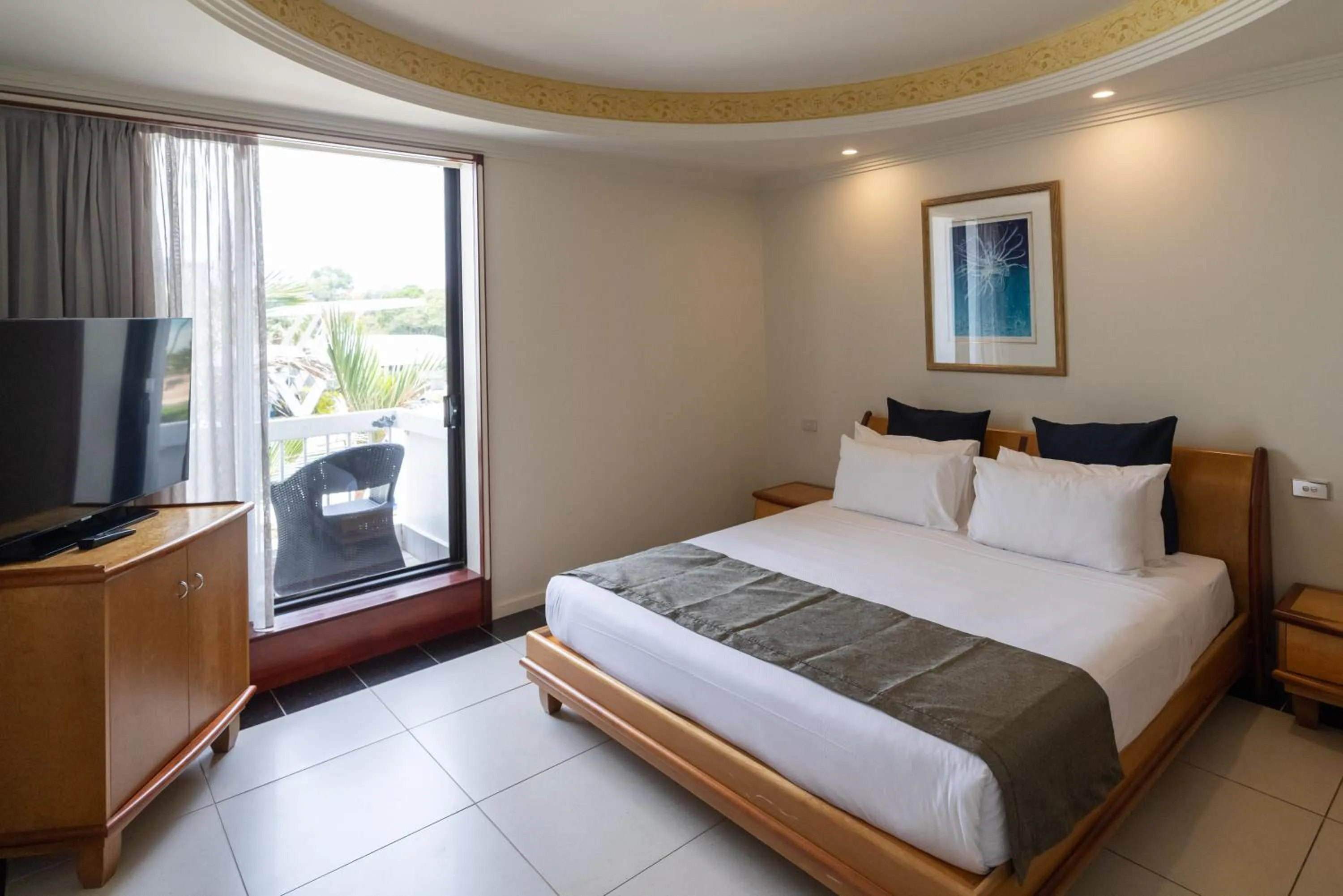 Bed in Mindil Beach Casino Resort